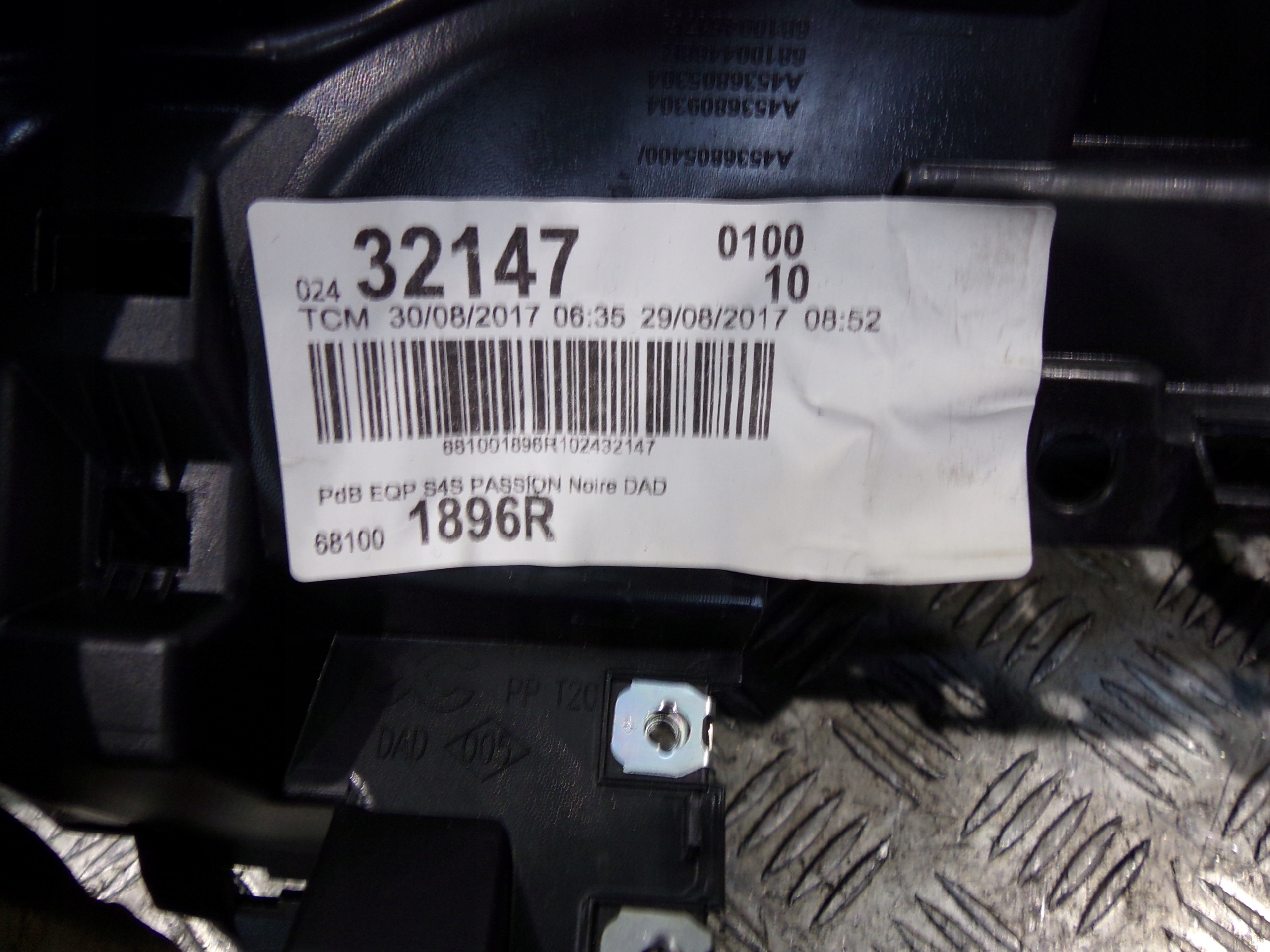 SMART FORFOUR 453 KONSOLA DESKA ROZDZIELCZA KOKPIT Producent części Smart OE