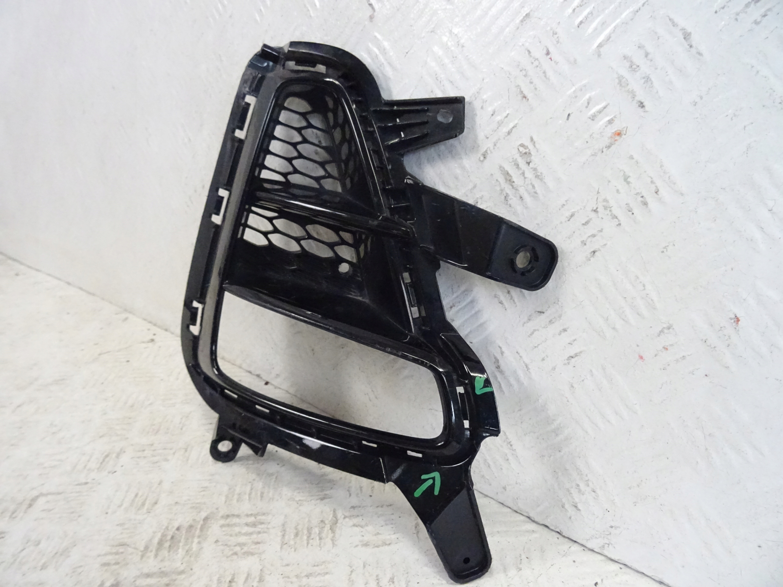 grid of a bumper front front left KIA CEED III 86563-J7010
