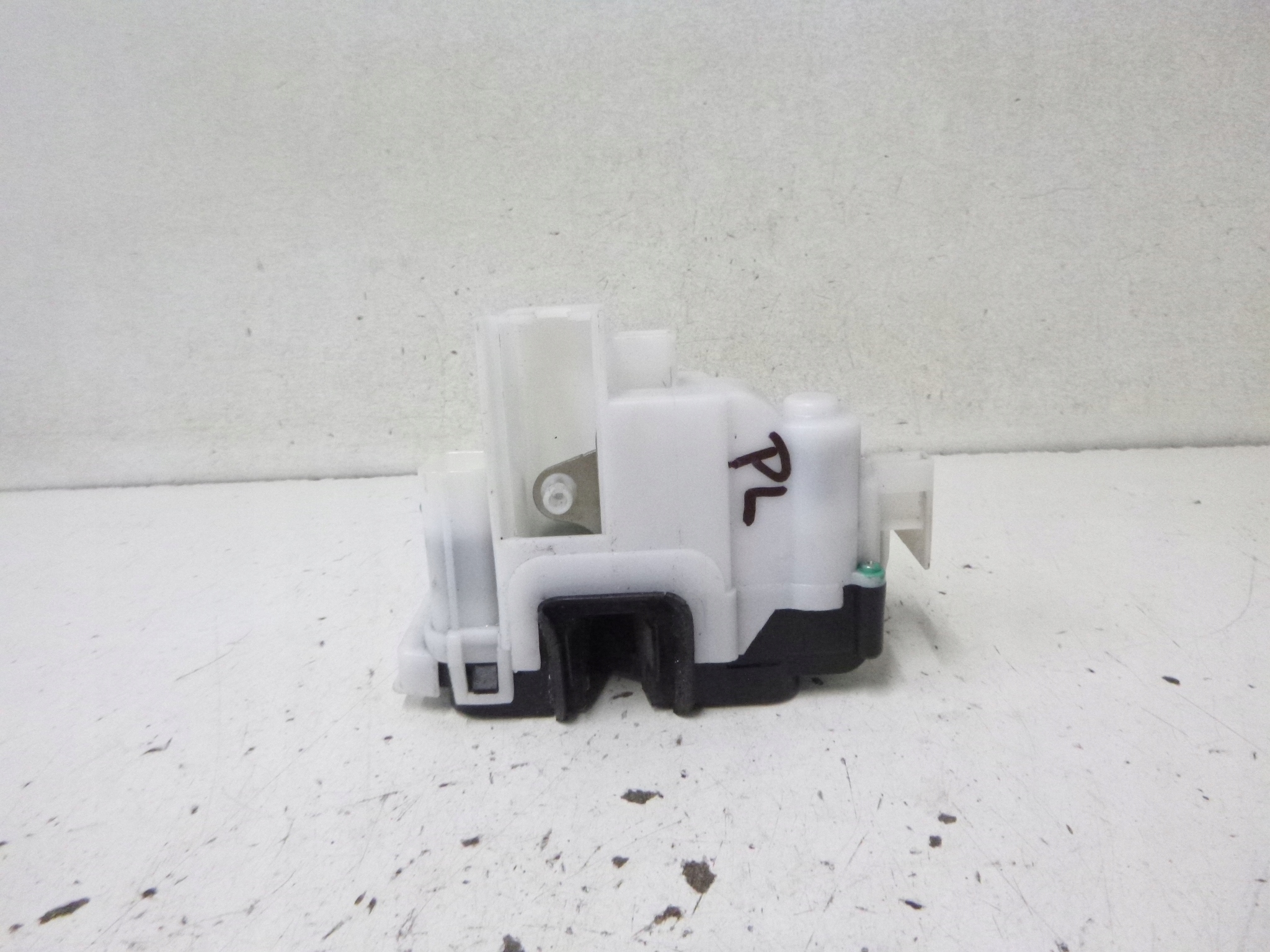 lock door front left Citroen Nemo Basis 2009r. 1361752080