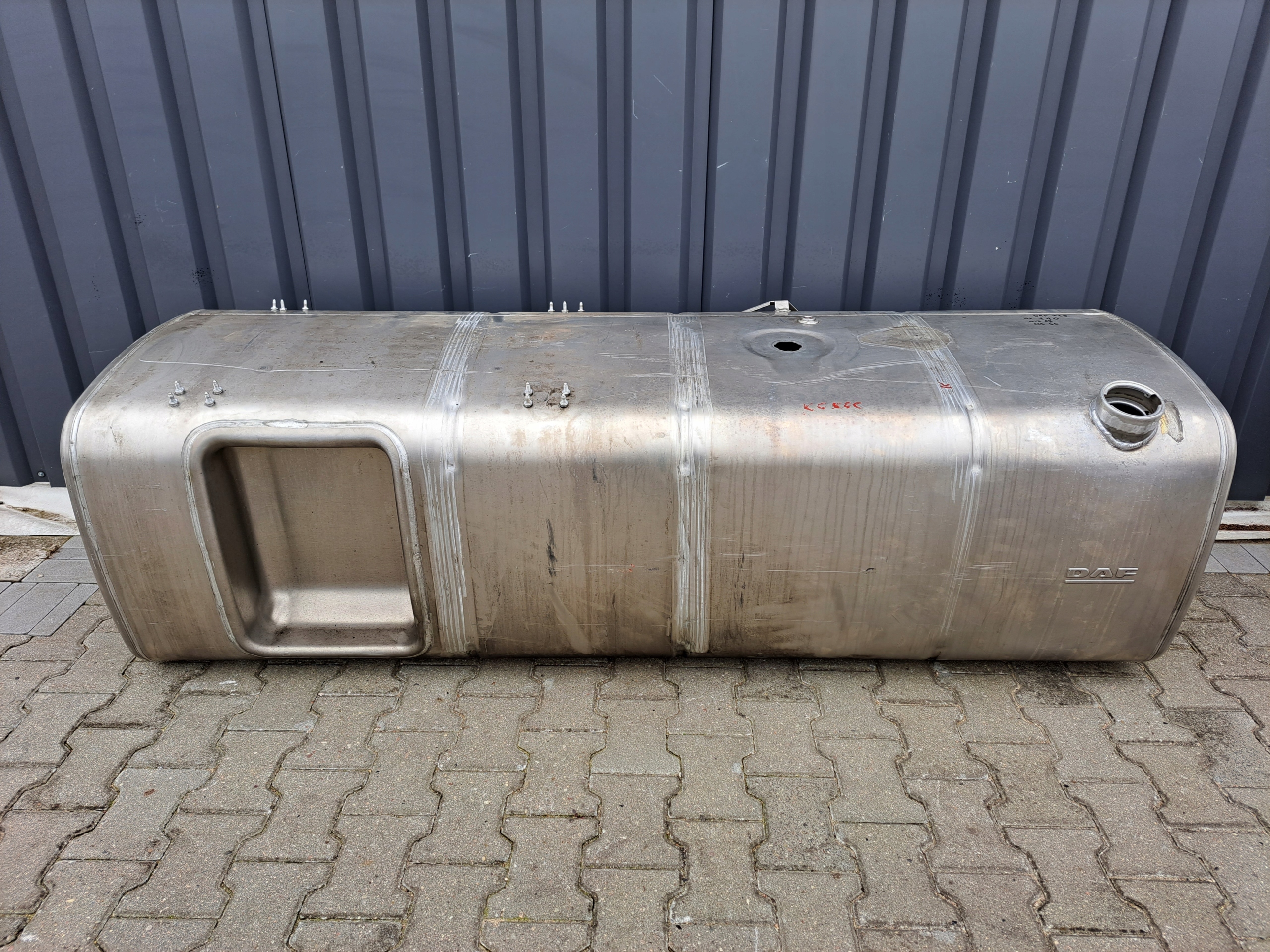 2241603 - топливный бак DAF XG 765 210 см бак xf106