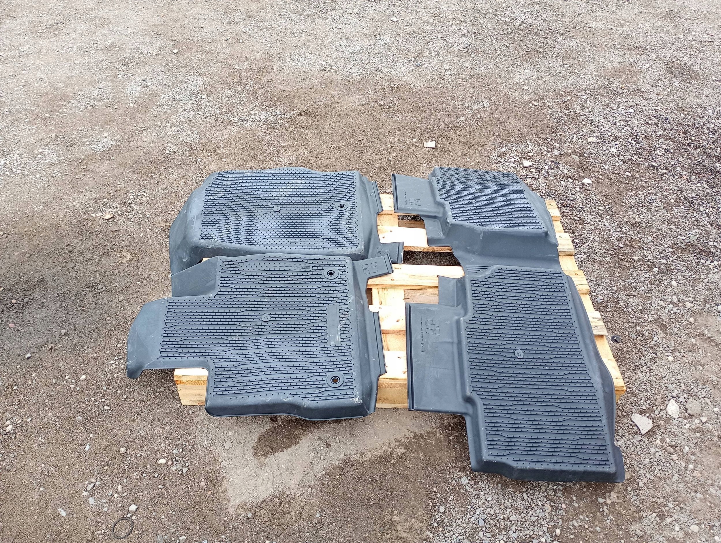 mats rubber oryginalne komplet Ford Explorer VI 3.0 ST 2020