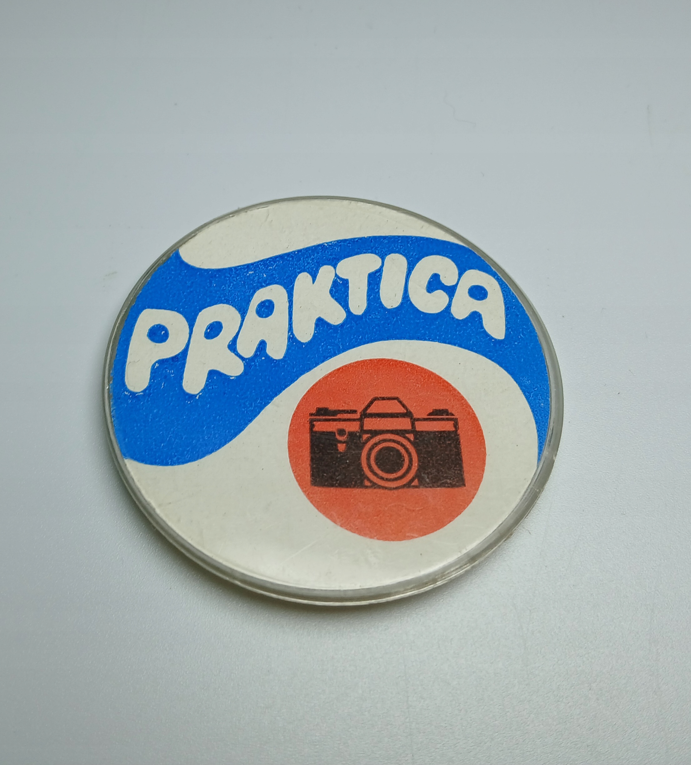 PRZYPINKA DLA FOTOGRAFA PRAKTICA STARY APARAT