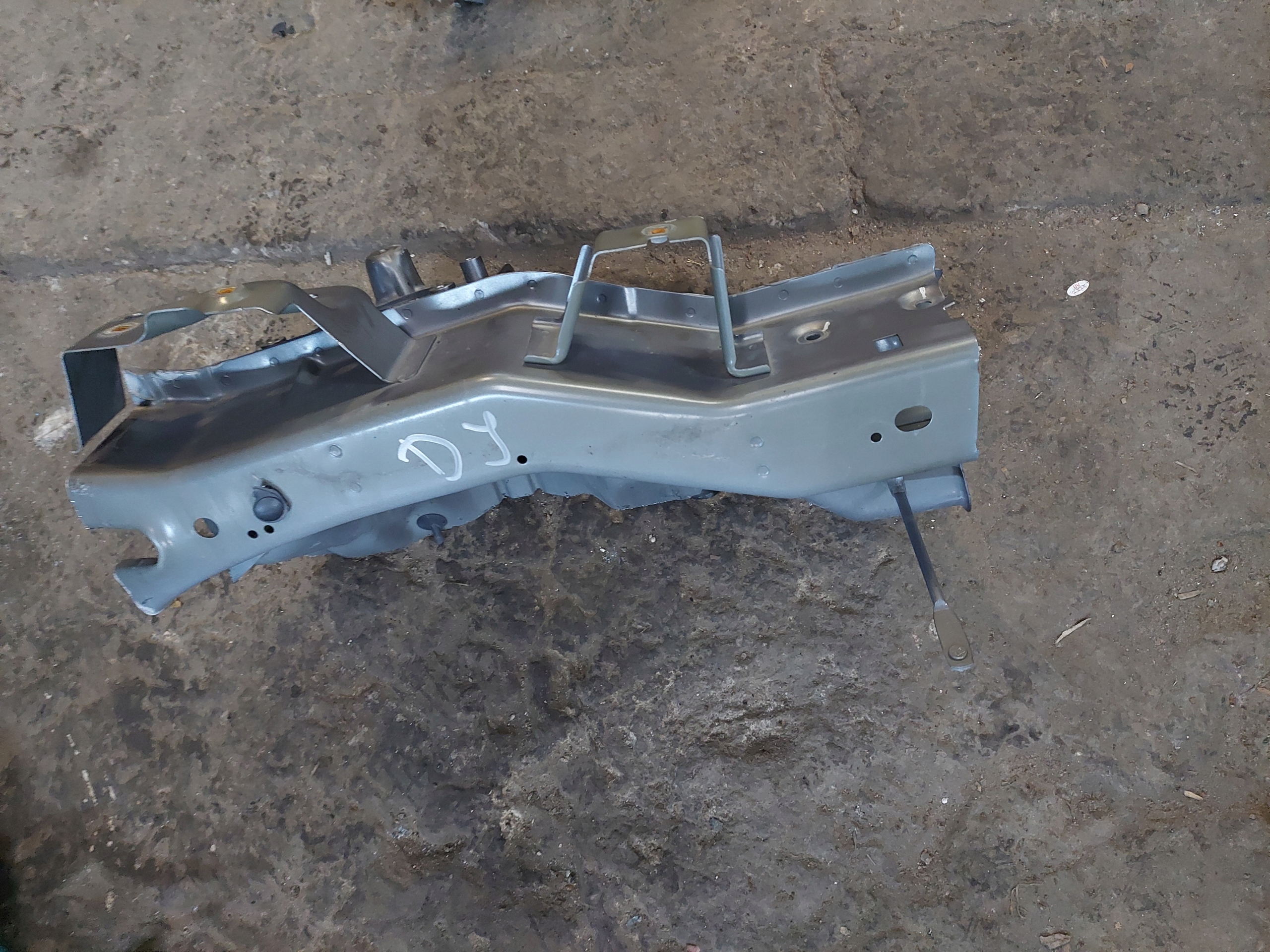 ДЖОУРНЕЙ FREEMONT 08-20r ФАРТУХ ЧАША ПРАВИЙ