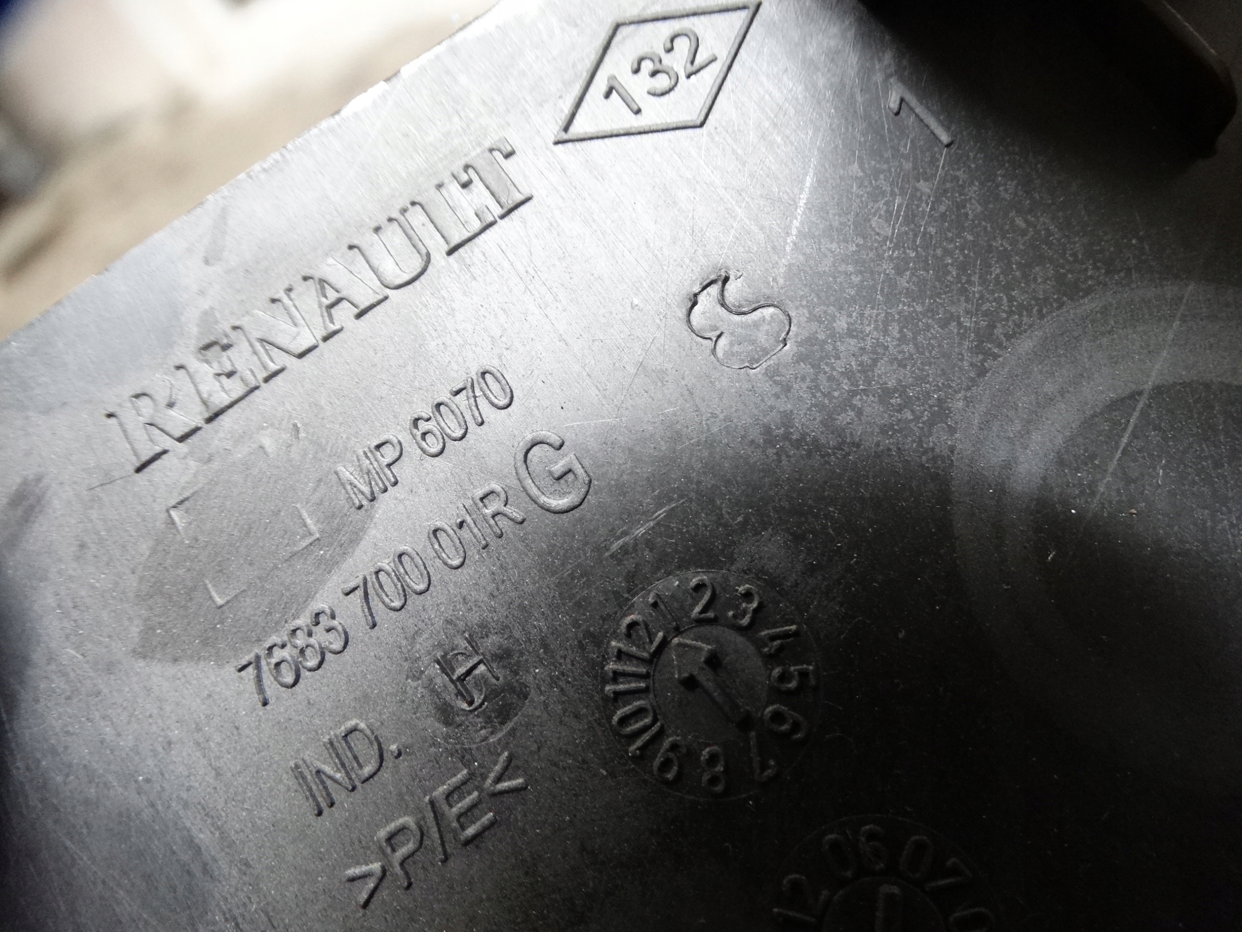 cap of the threshold left RENAULT LAGUNA III 768370001R
