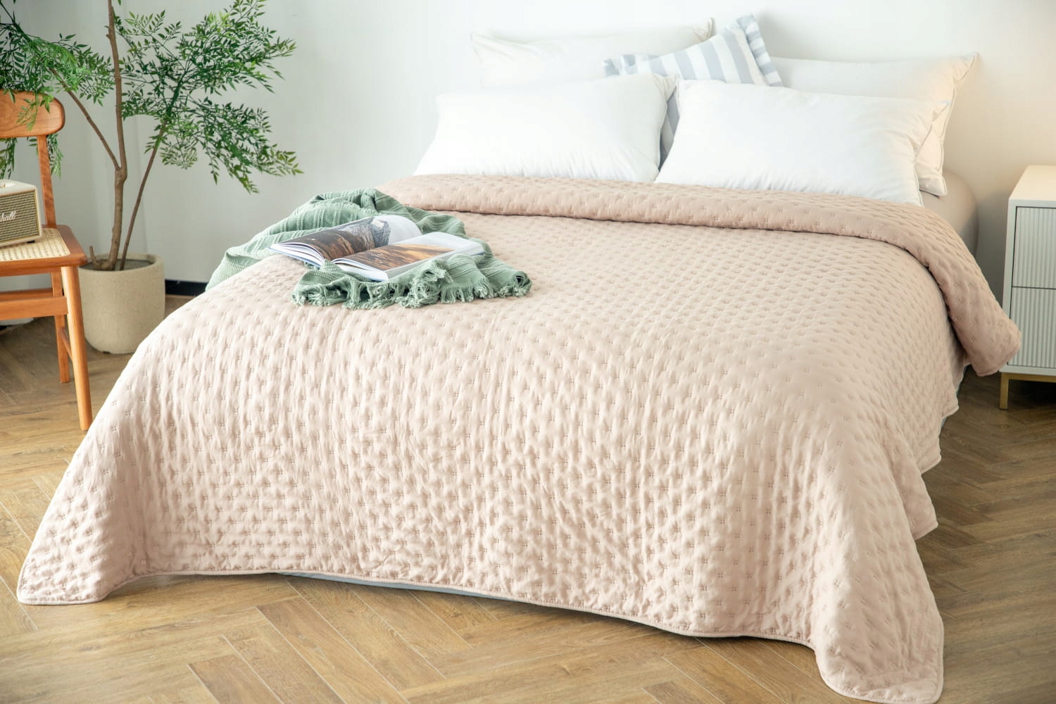 Dekorativní přehoz Terra 220x240 prošívaný tmavě béžový