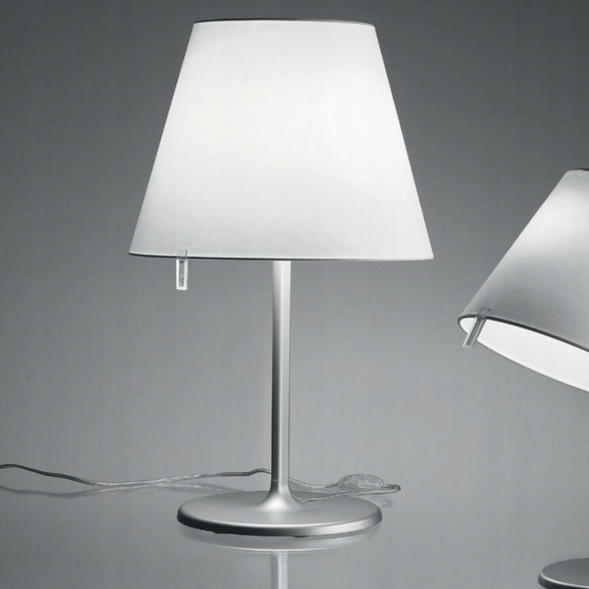 Artemide Melampo stolná lampa 0315010A, šedá, E27, výklopná