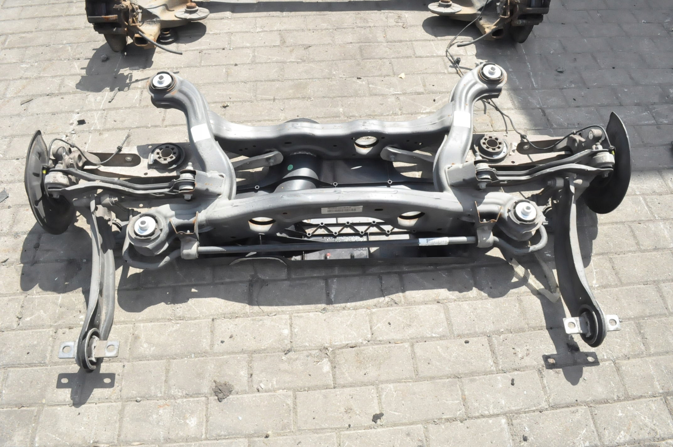 MERCEDES CLA W117 SEDAN 1.6 122KM ZAWIESZENIE BELKA TYŁ 2463504301 20tys