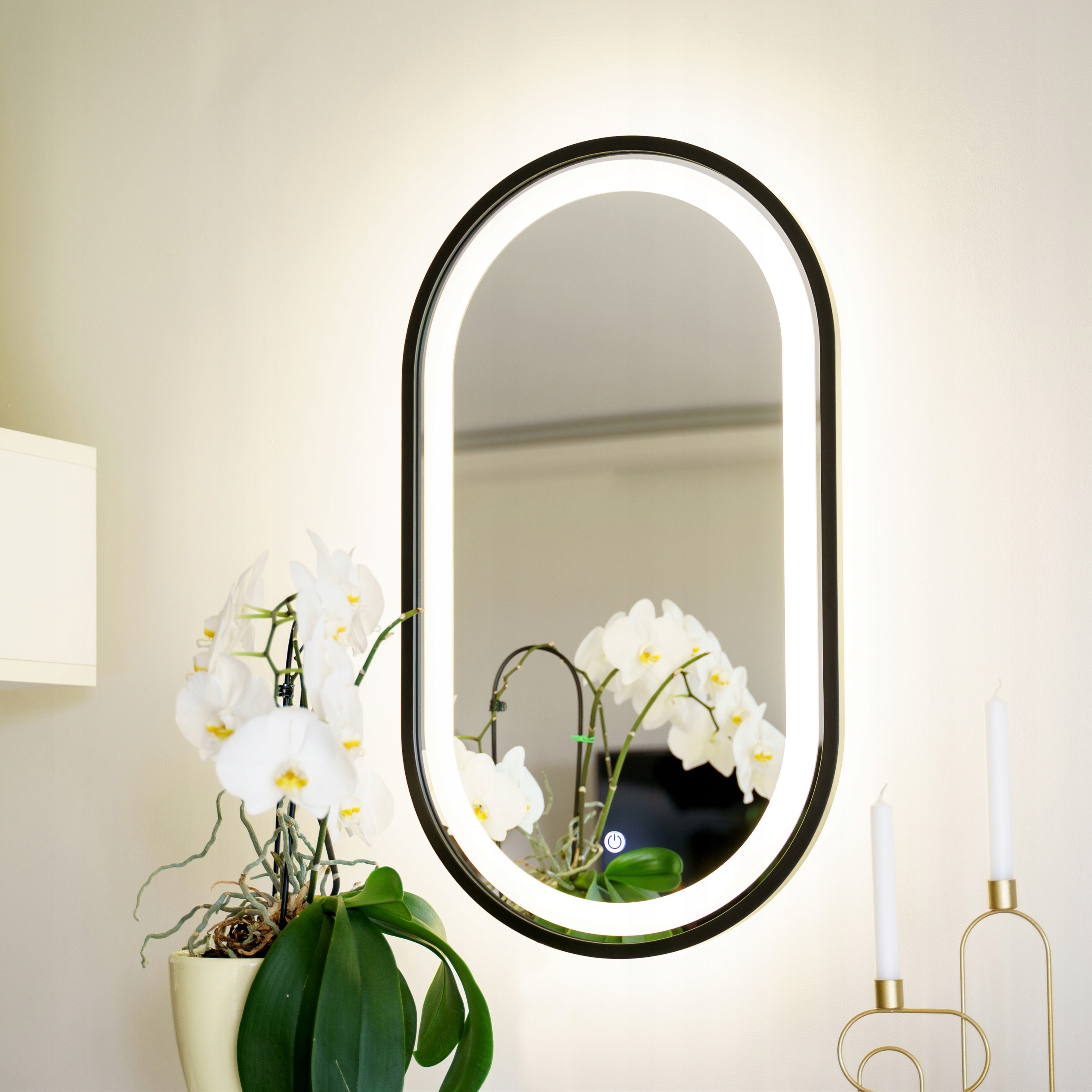 LUSTRO OWALNE PODŚWIETLANE LED CZARNE 60x95 CM Z WŁĄCZNIKIEM Typ lustra ścienne