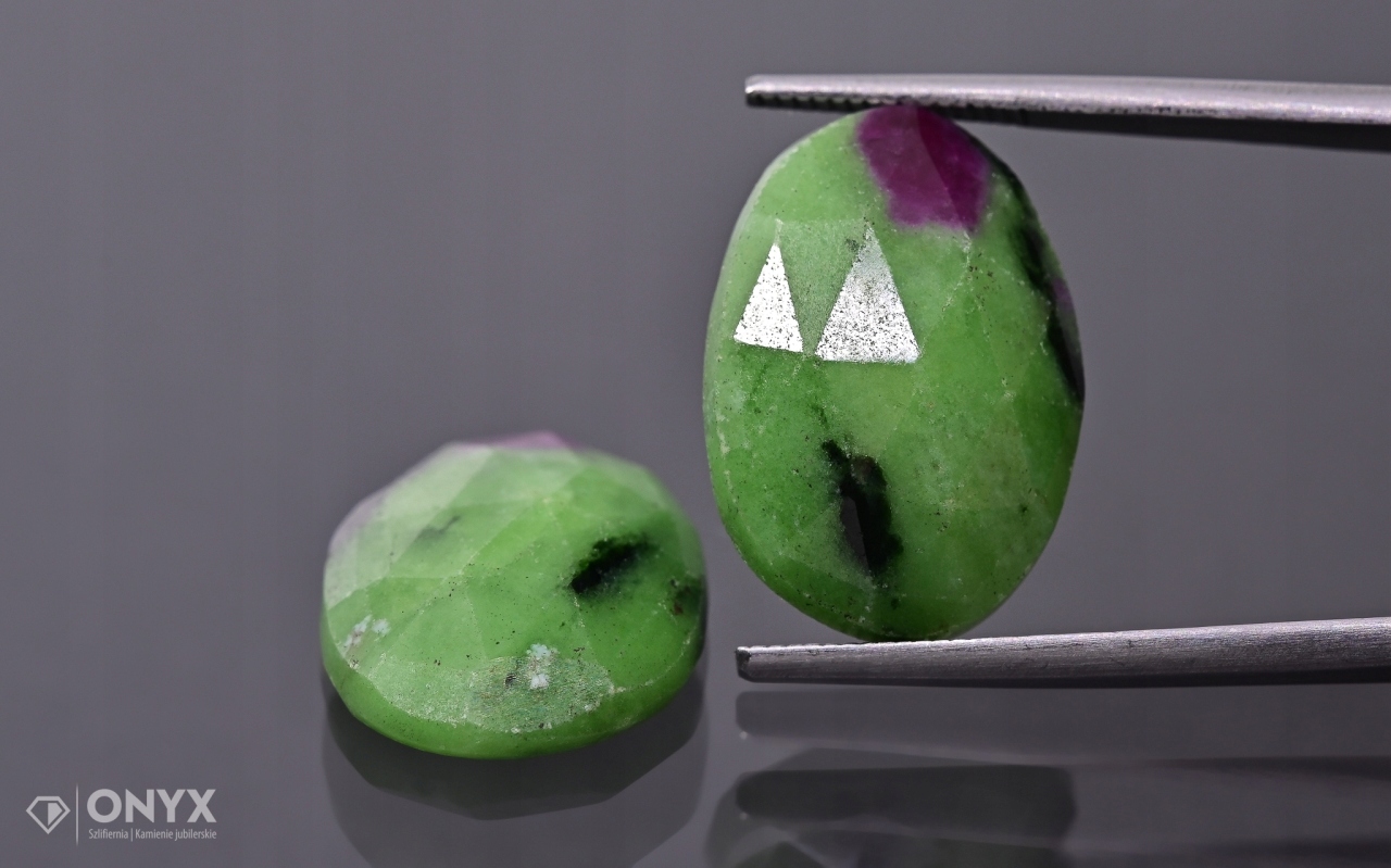 Zoizyt s rubínem fasetovaná rozeta Para ovál 18,5x