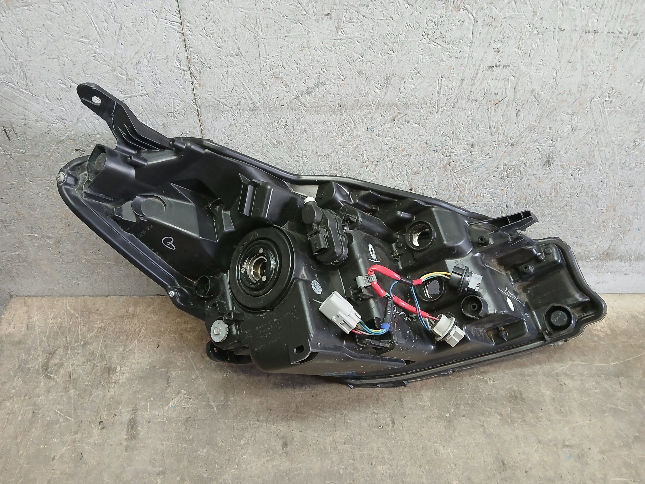 light front left TOYOTA YARIS III 3 LIFT 17- lens