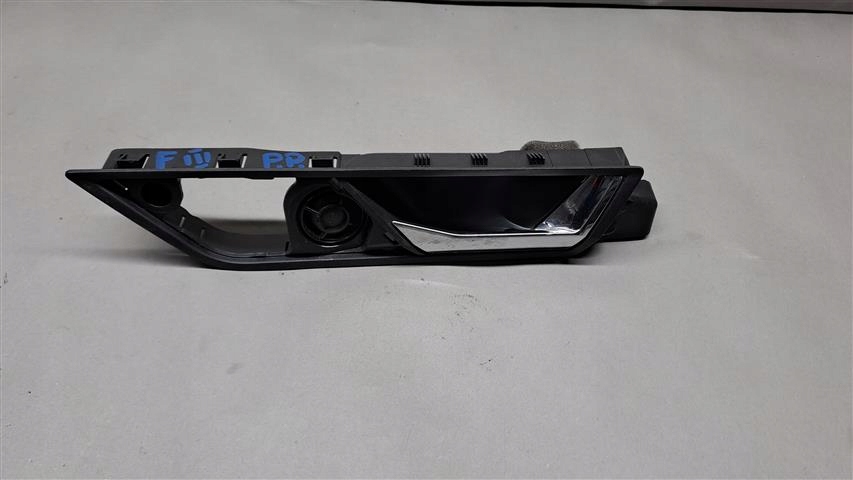 SKODA FABIA III РУЧКА ПЕРЕДНЕЙ ПРАВОЙ ДВЕРИ