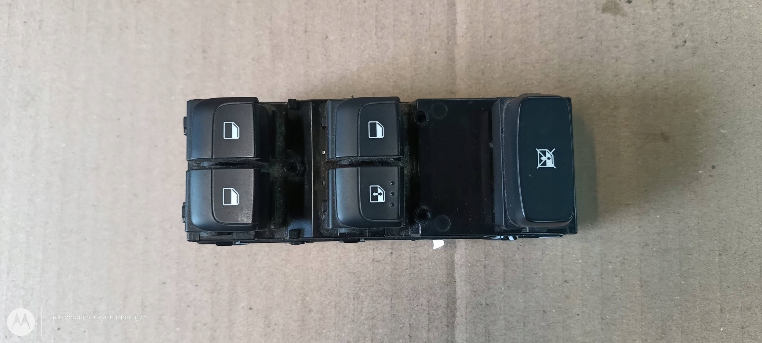 KIA STONIC UK switch button windows 93570-H8500 2019R