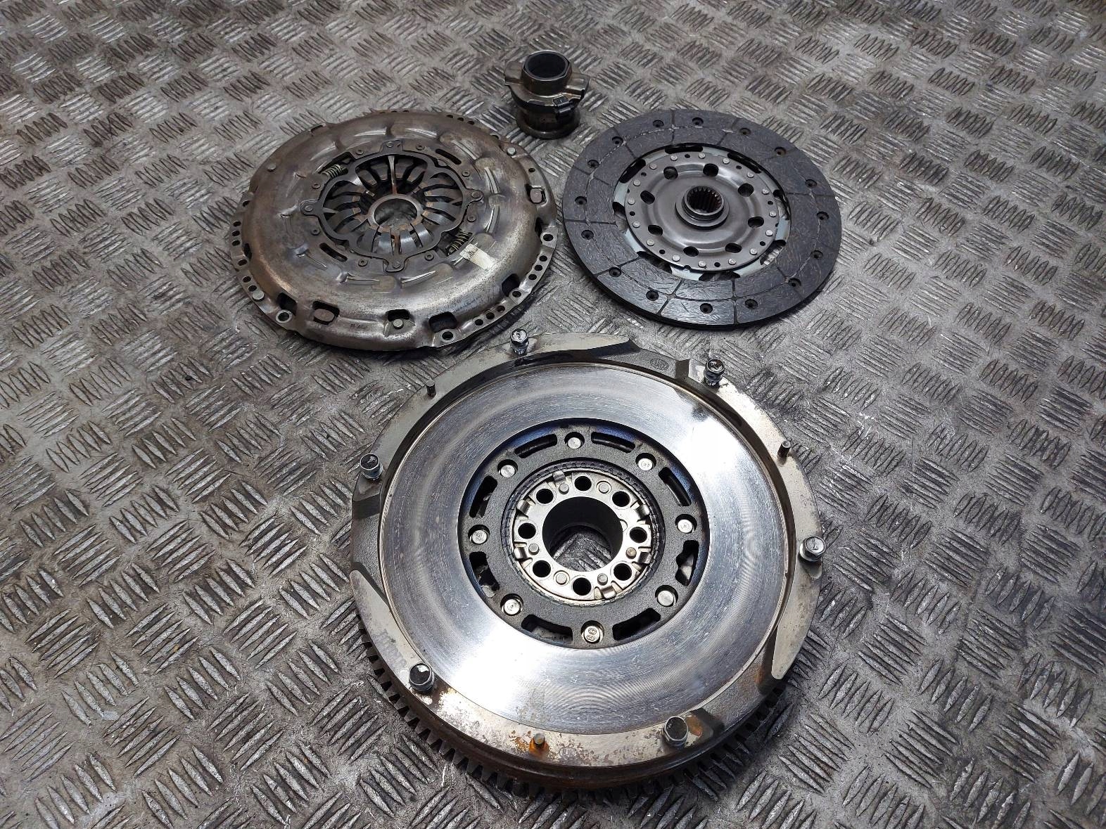 КОЛО ДВУХМАССОВЫЕ + ДИСК + КОРЗИНА ПОДШИПНИК LEXUS IS II 2.2 D 3450-0w060