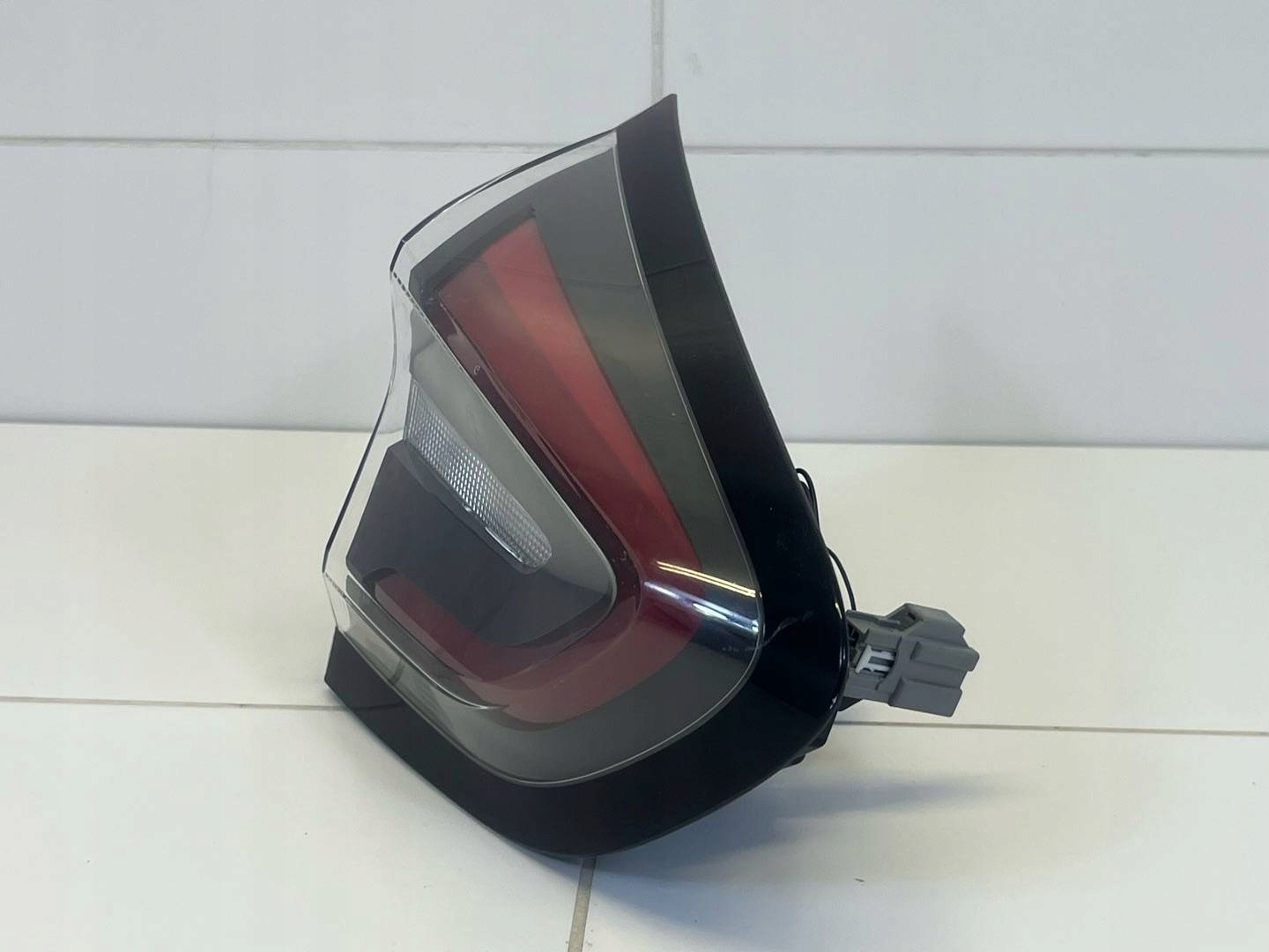 light rear to the bonnet left side Ford Puma 2 2021 L1TB13A603AB