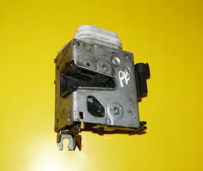 lock door right front AUDI A8 D2 94-01r. EUROPA 3 PINY 8D1837016F