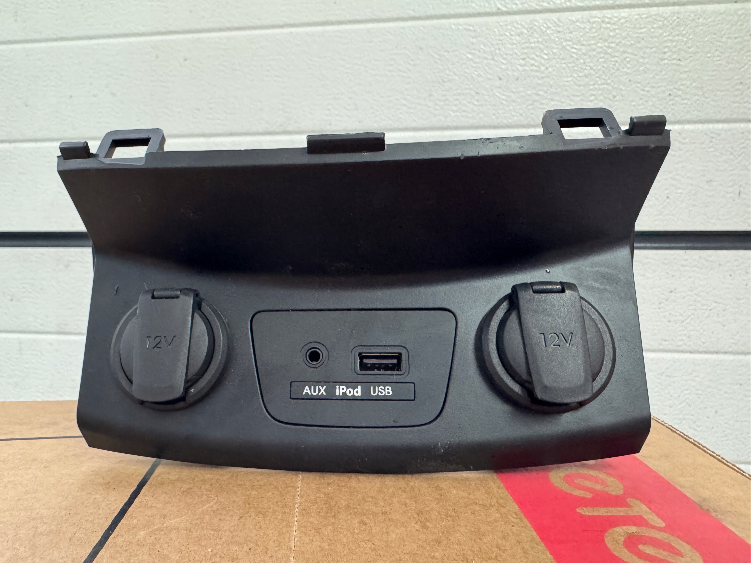 HYUNDAI I30 II 12-16 adapter USB 96120-A5000