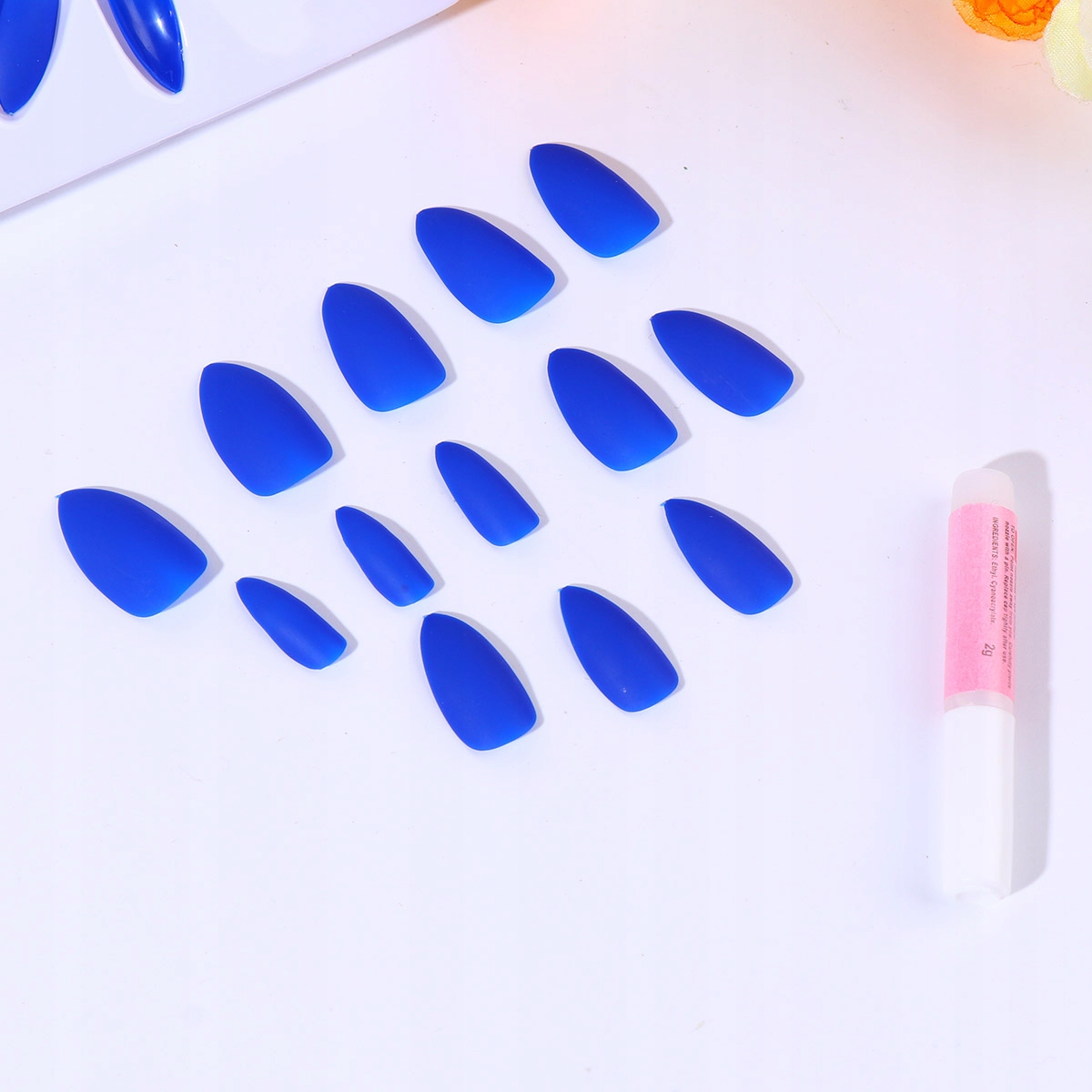 FAŁSZYWE PAZNOKCIE PRZYKLEJANE NA AKRYLOWYCH TYPACH FAŁSZYWE Marka bez marki