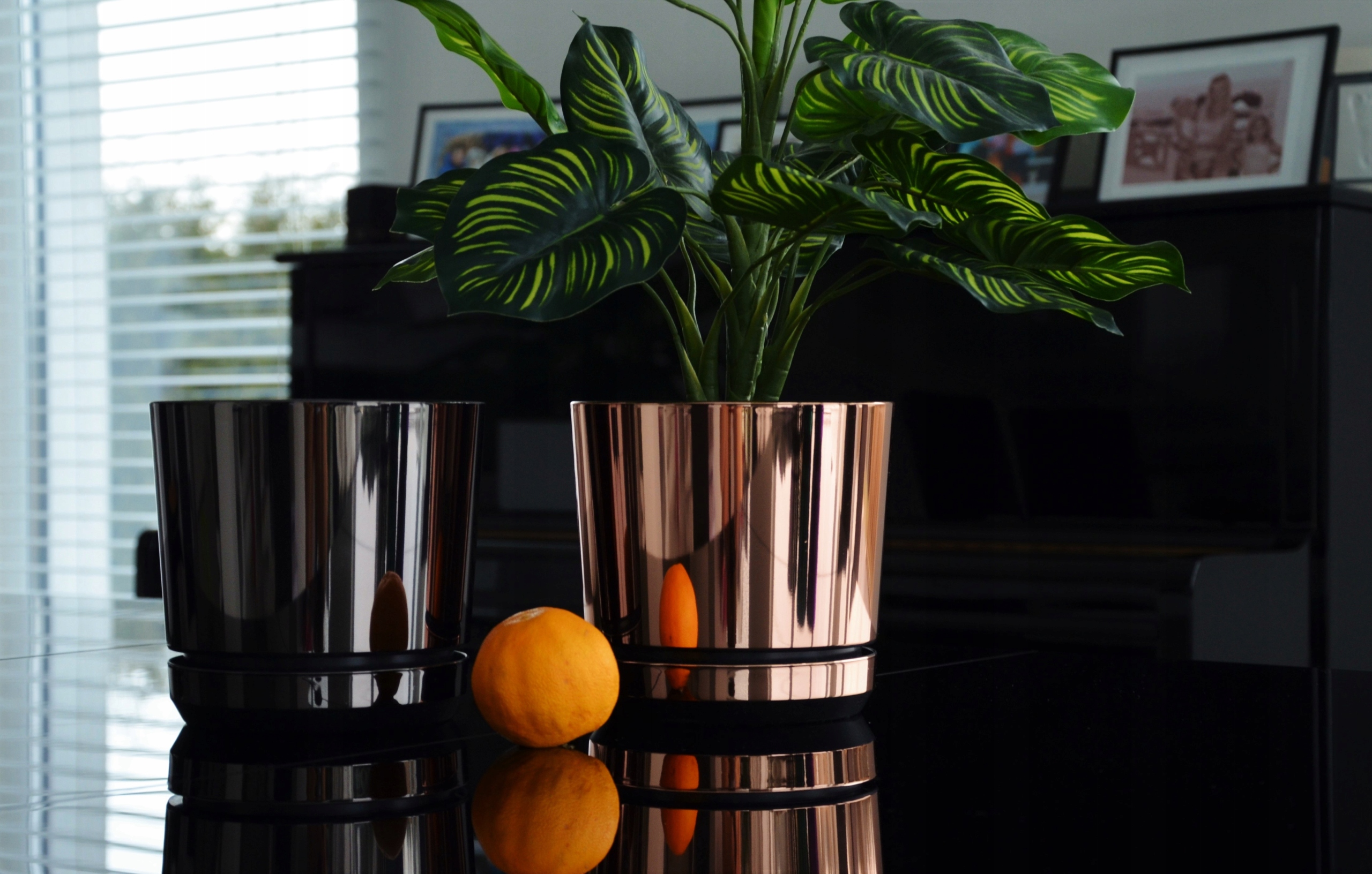 Osłonka 12 CZARNA BŁYSZCZĄCA nowoczesna POŁYSK Szerokość podstawy 11 cm