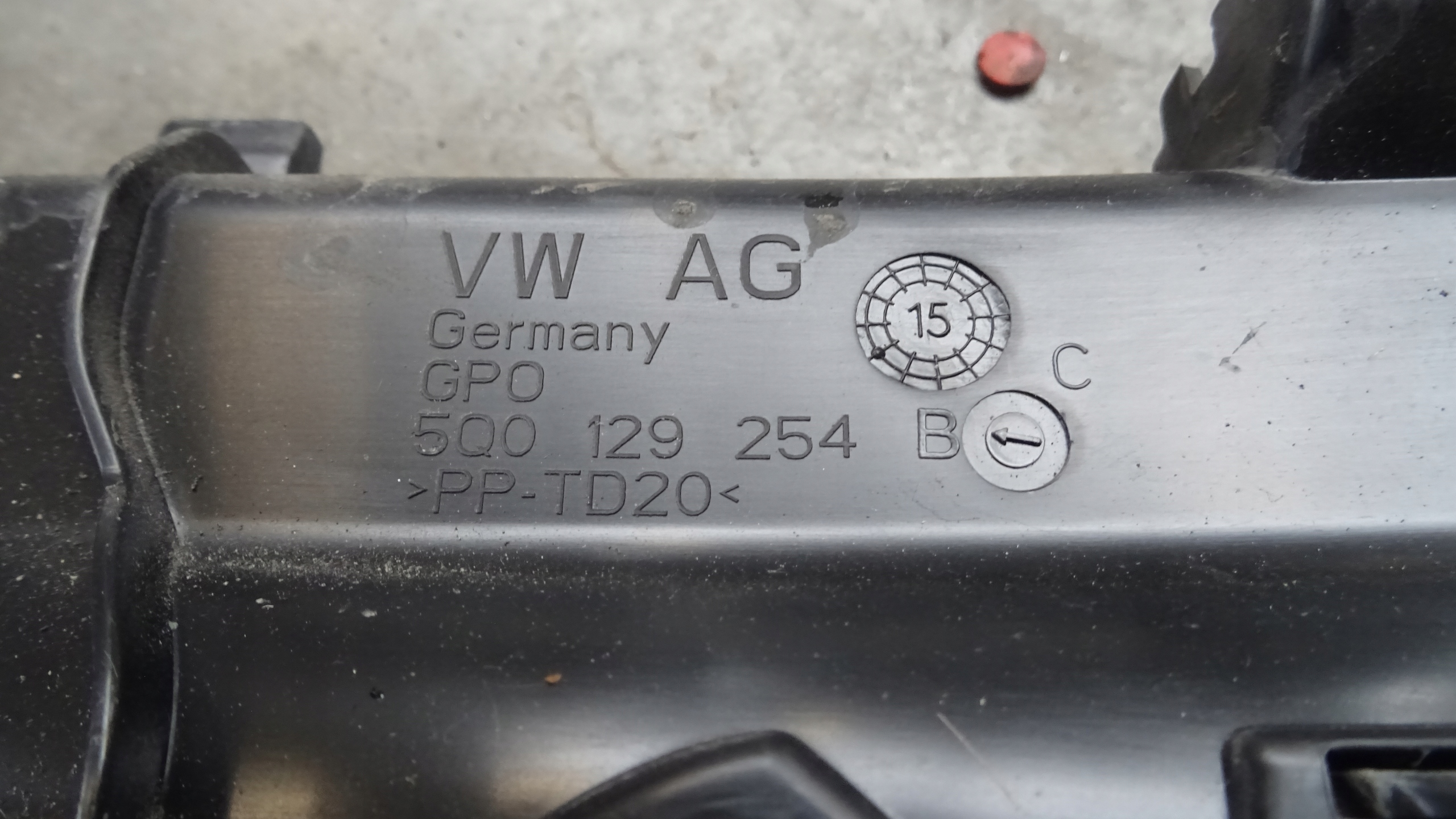 Audi OE 5Q0129254B luftansaugkanal