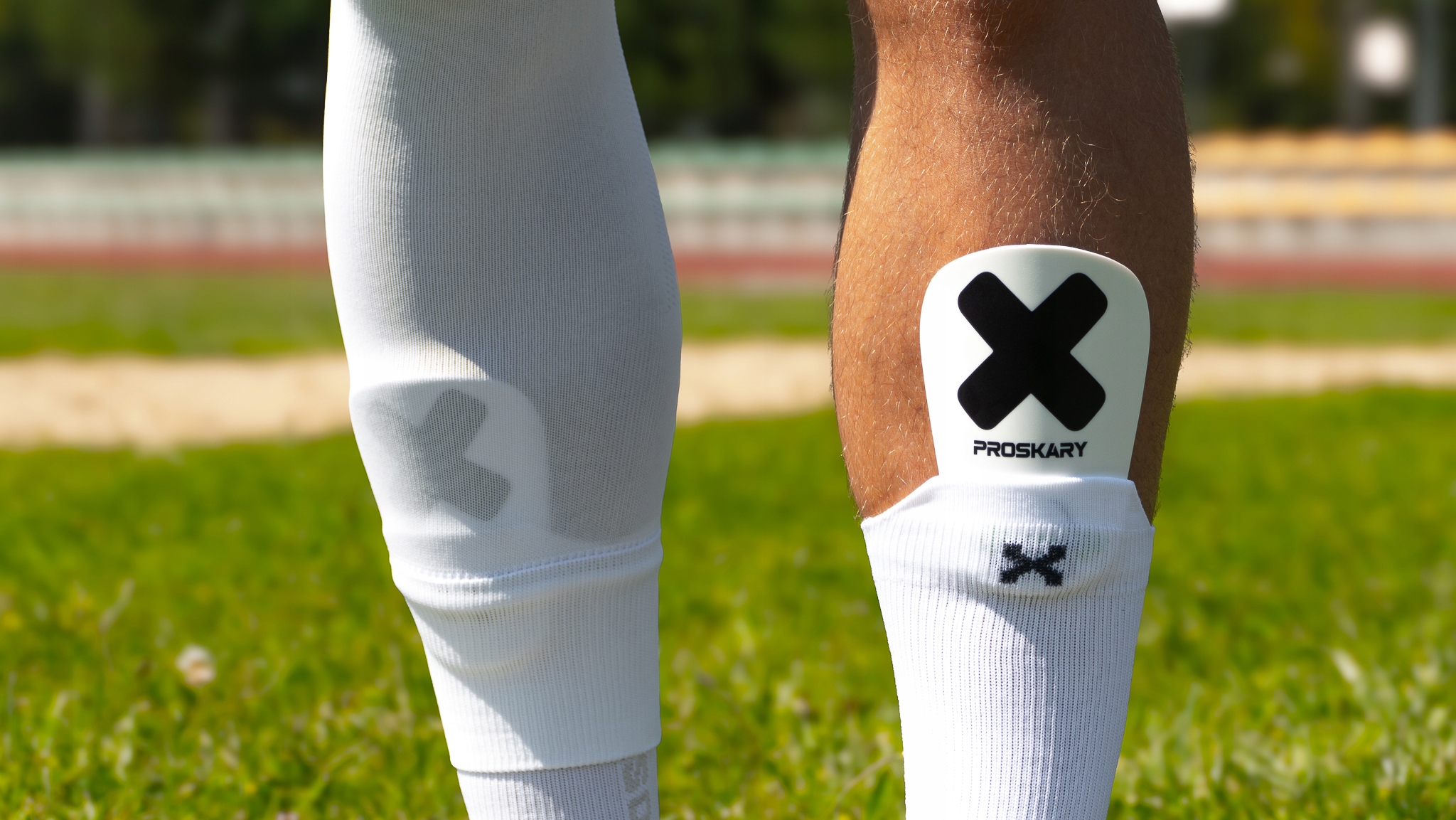 OCHRANIACZE PIŁKARSKIE SPORTOWE MAŁE LEKKIE PRZYLEGAJĄCE 12 x 8cm -PROSKARY Model Snow-Protect