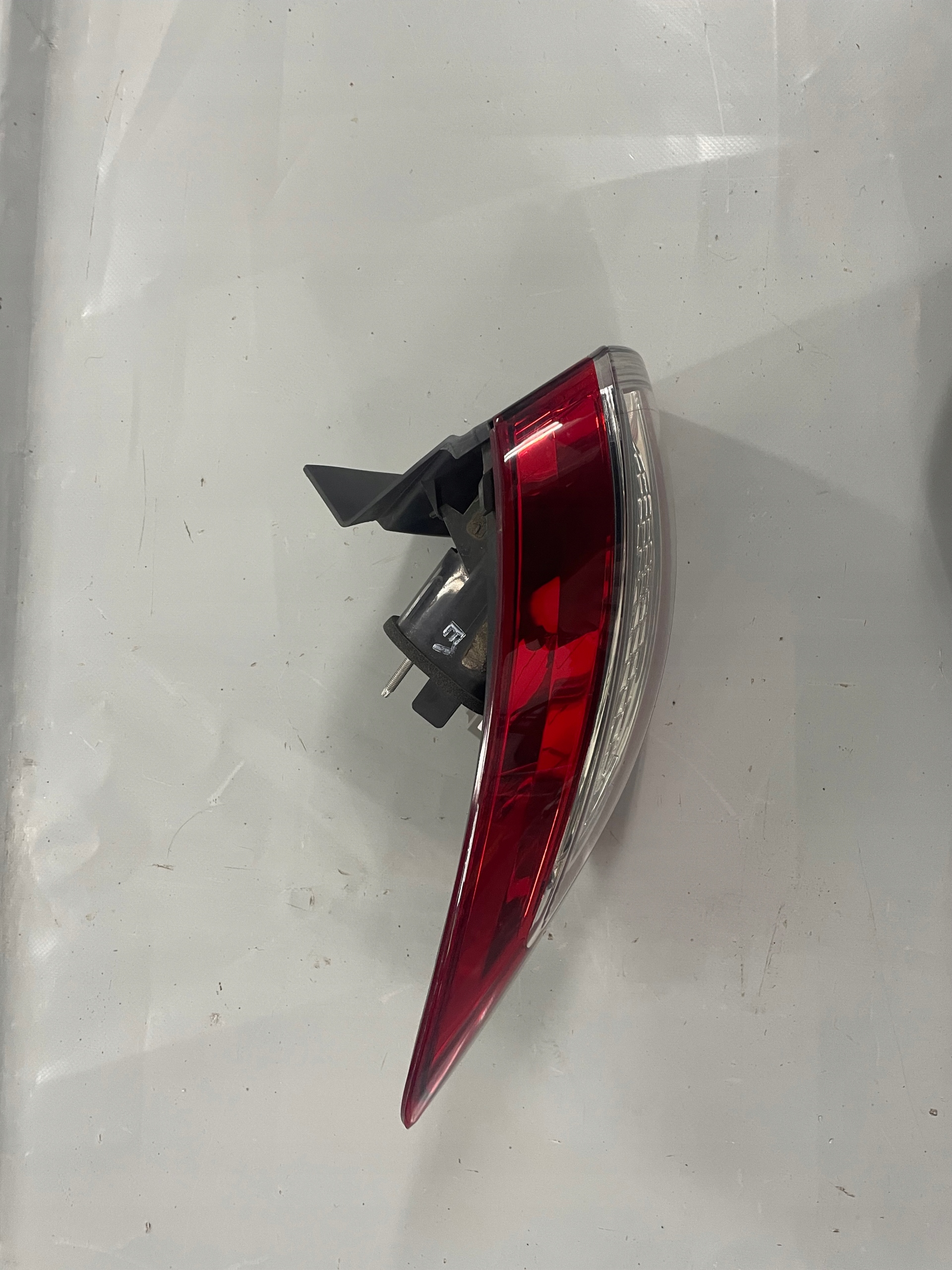 FORD MONDEO MK4 IV LIFT KOMBI LAMPA TYŁ TYLNA LEWA W BŁOTNIK Numer katalogowy części BS71-13405-B FORD