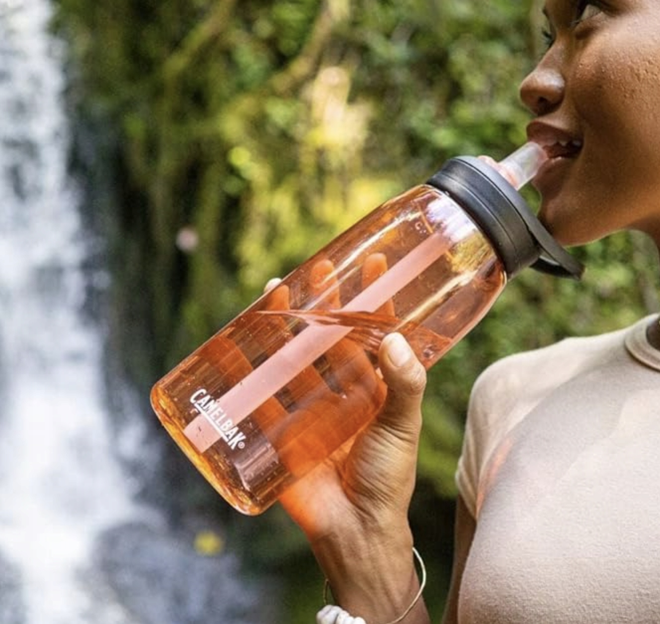 BUTELKA SPORTOWA NIEKAPEK SŁOMKA TRITANOWA CAMELBAK Eddy+ 750 ml Model Eddy+ 25oz 750ml