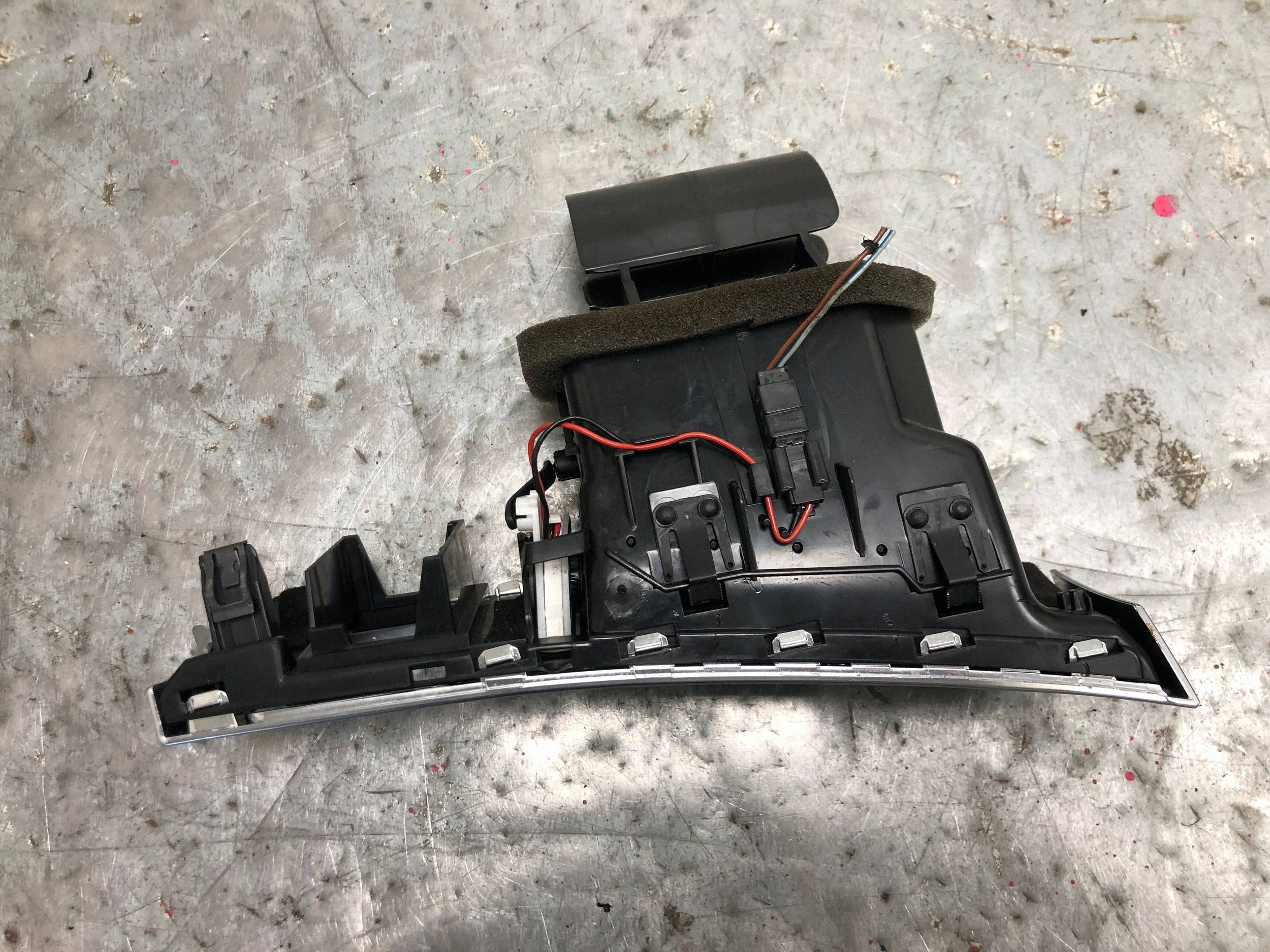 grid air conditioning devices left front AUDI A6 C6 4F1820901D