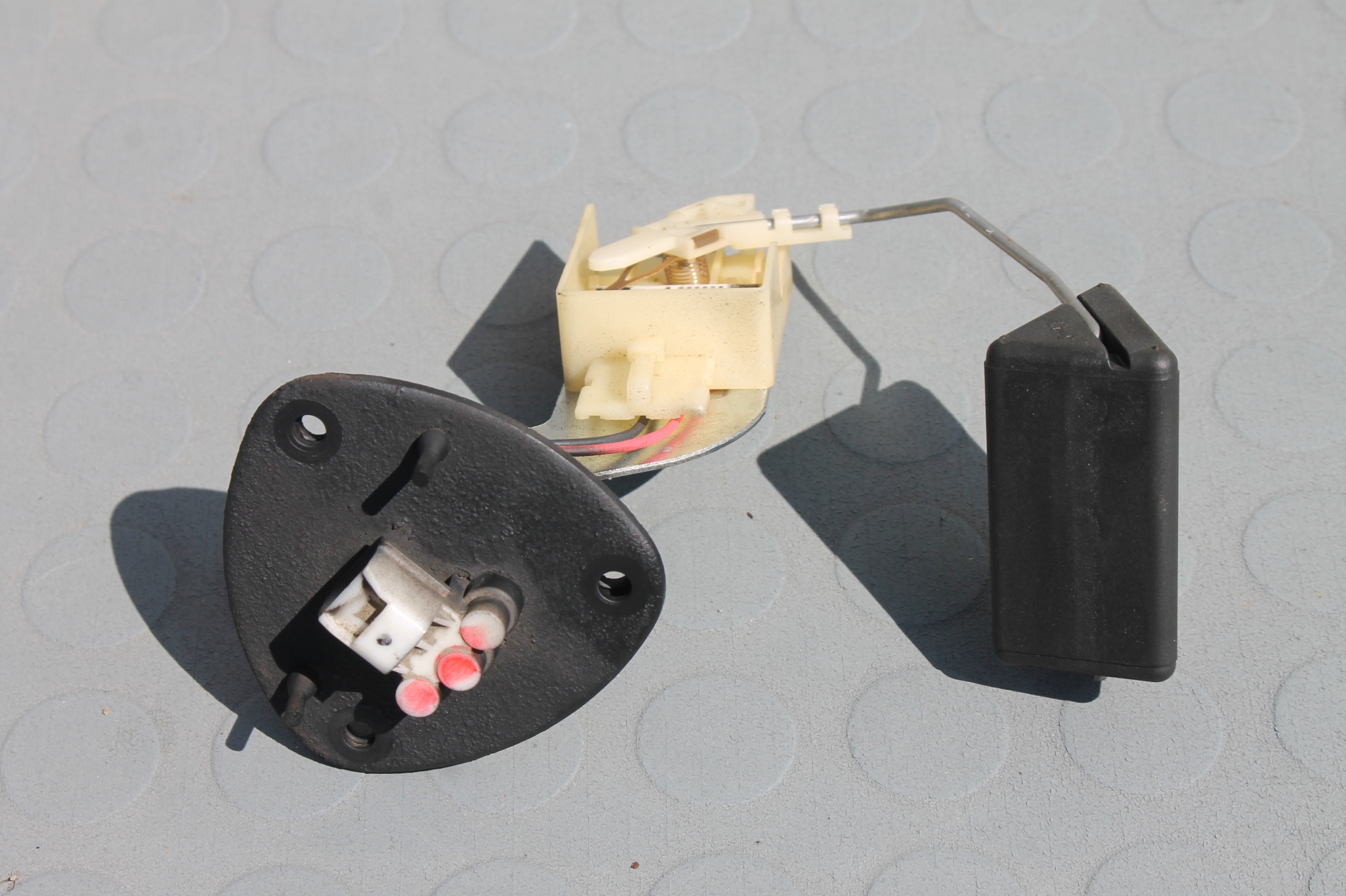 ТОПЛИВНЫЙ ПОПЛАВОК В БАКЕ MITSUBISHI LANCER VII 03-08