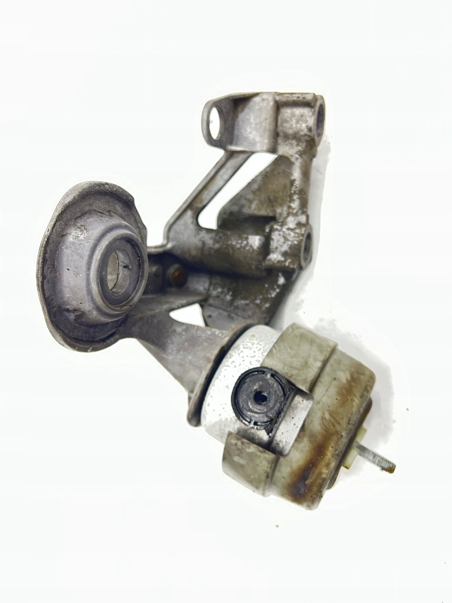 holder engine mount left AUDI A4 B7 8E0199351Q