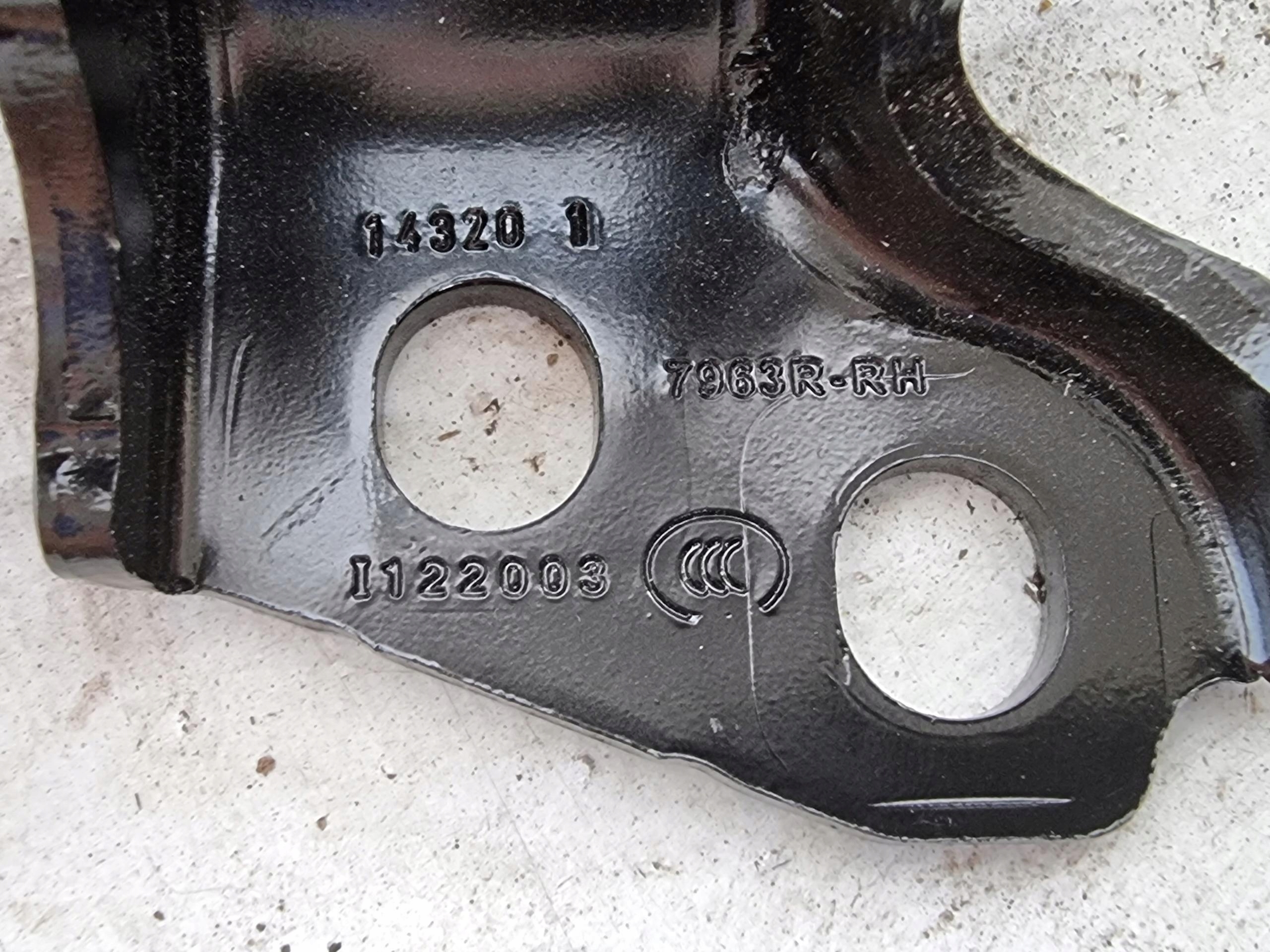 RENAULT CAPTUR II 23- scharniere Tür rechts heck 7963R4105R