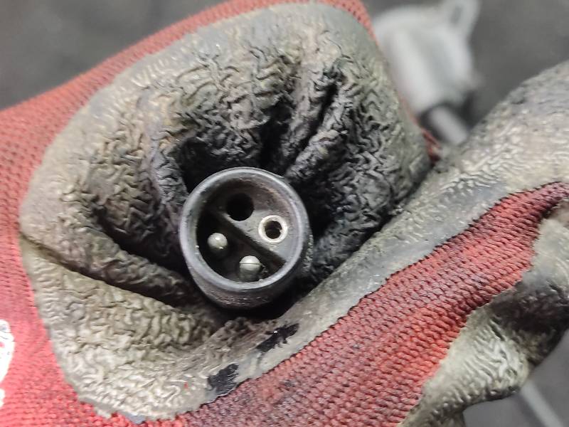 POTENCJOMETR GAZU MAN L2000 0501311587 VDO Part number 0501311587