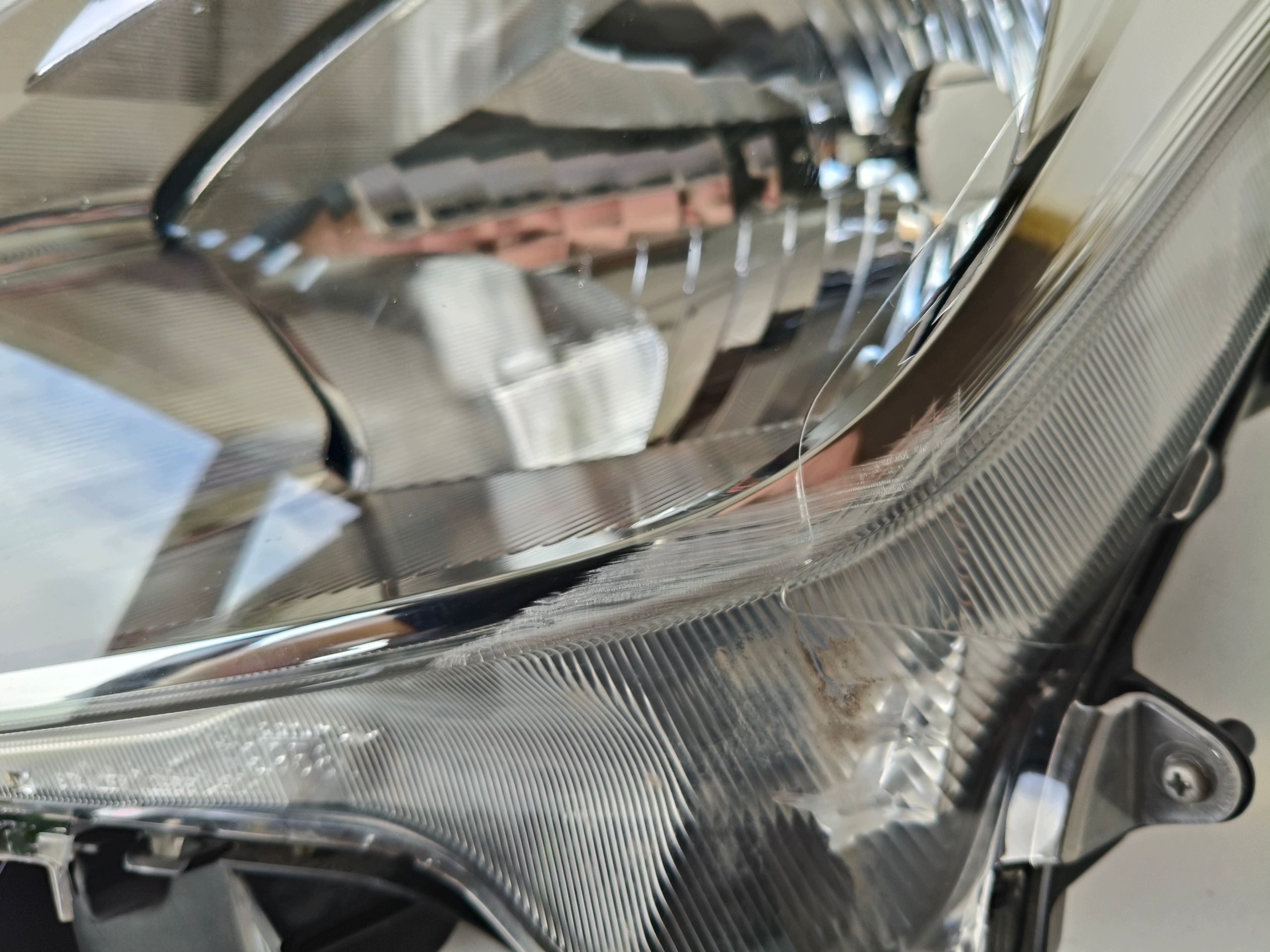 feu gauche REFLEKTOR SUZUKI SWIFT MK8 17