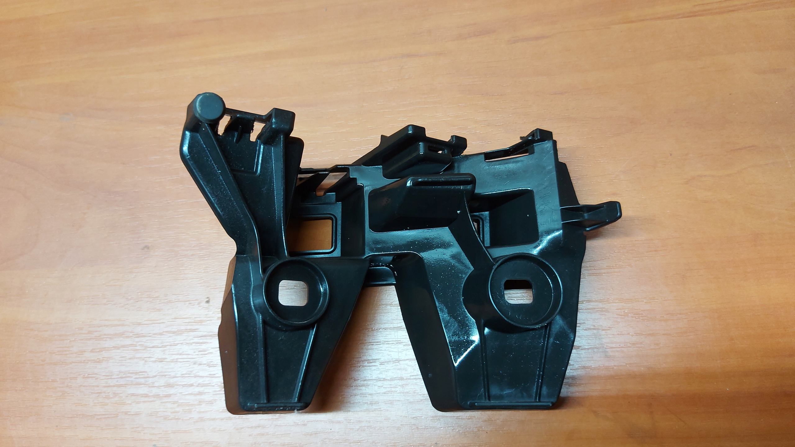 bumper bracket left rear part VW PASSAT B8 KOMBI