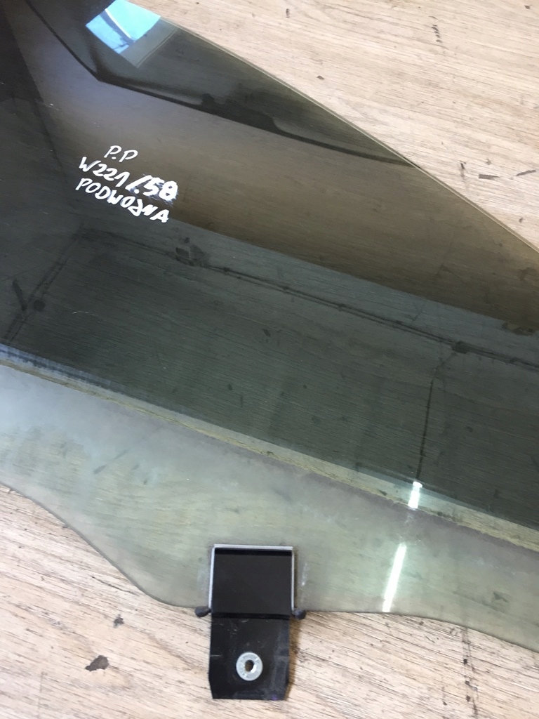 SZYBA PRAWY PRZOD PODWOJNA SUNGATE MERCEDES W221 Color black