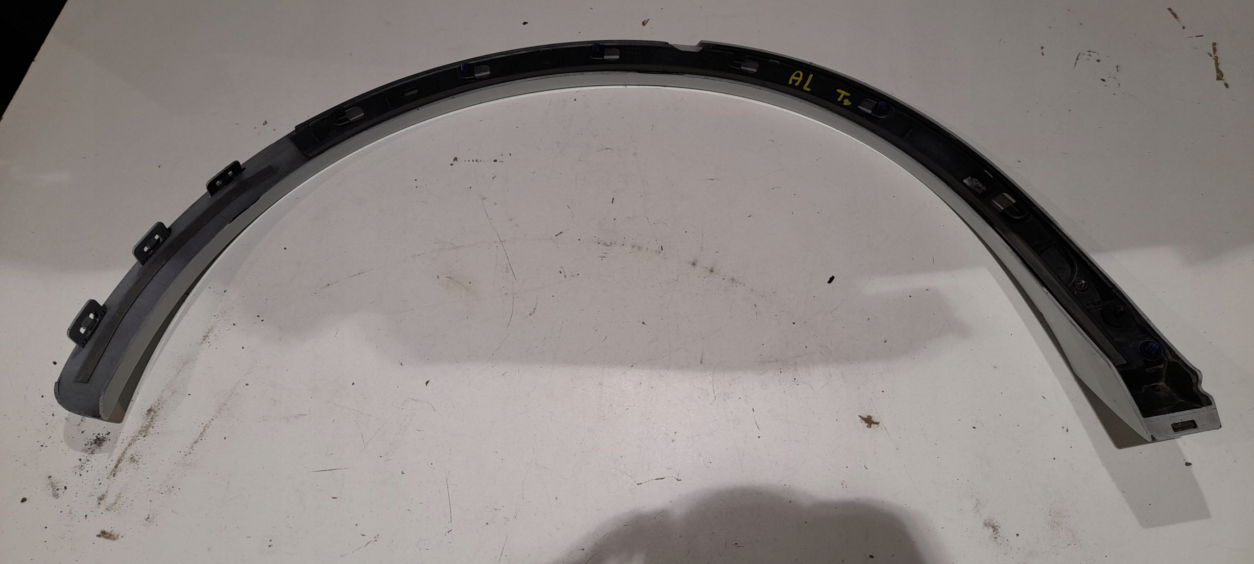 MOULAGE COUVERTURE AILE GAUCHE AUDI Q3 8U0853817A