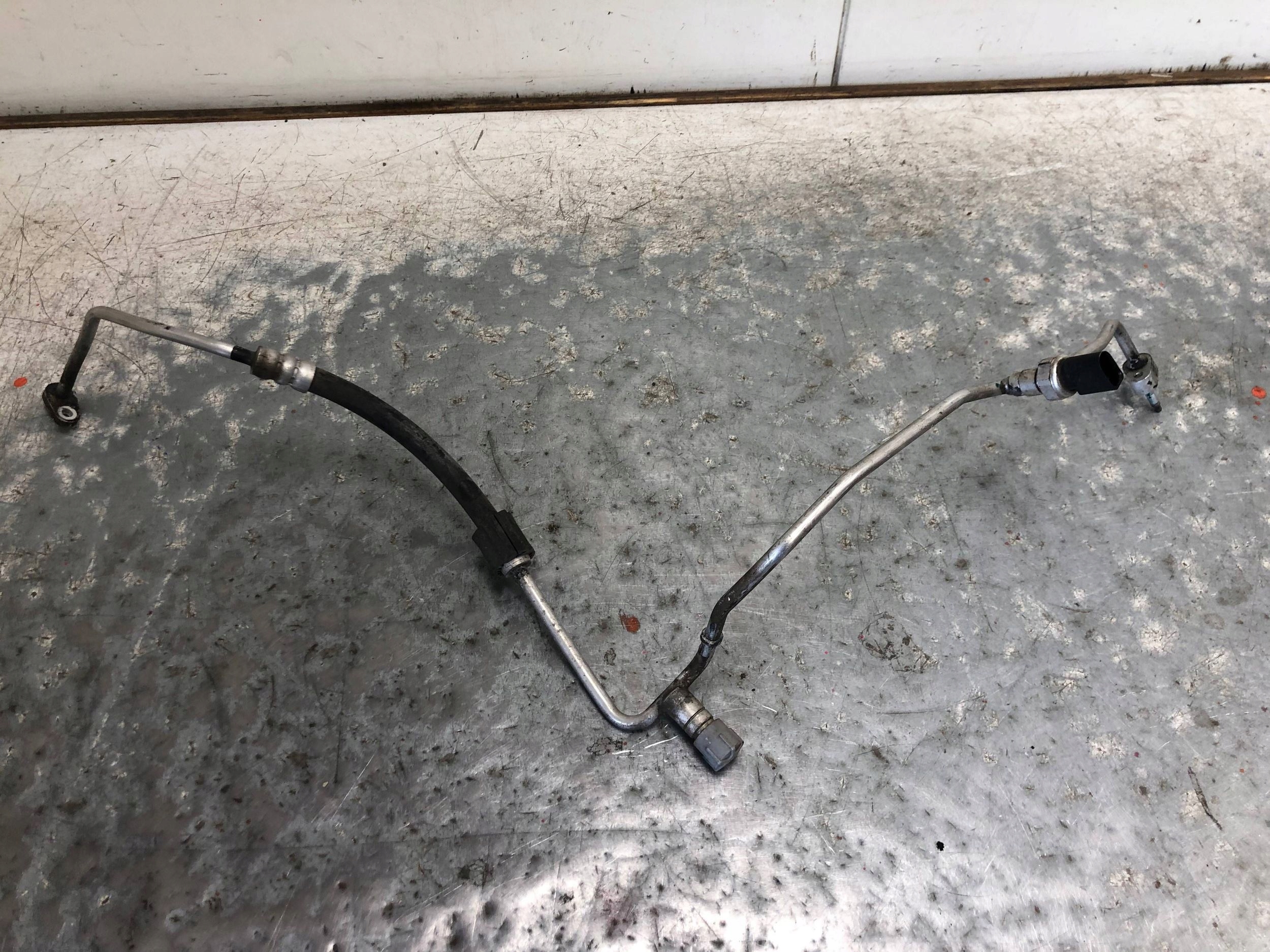 vezetö a klímának VW PASSAT B8 5Q0816741C