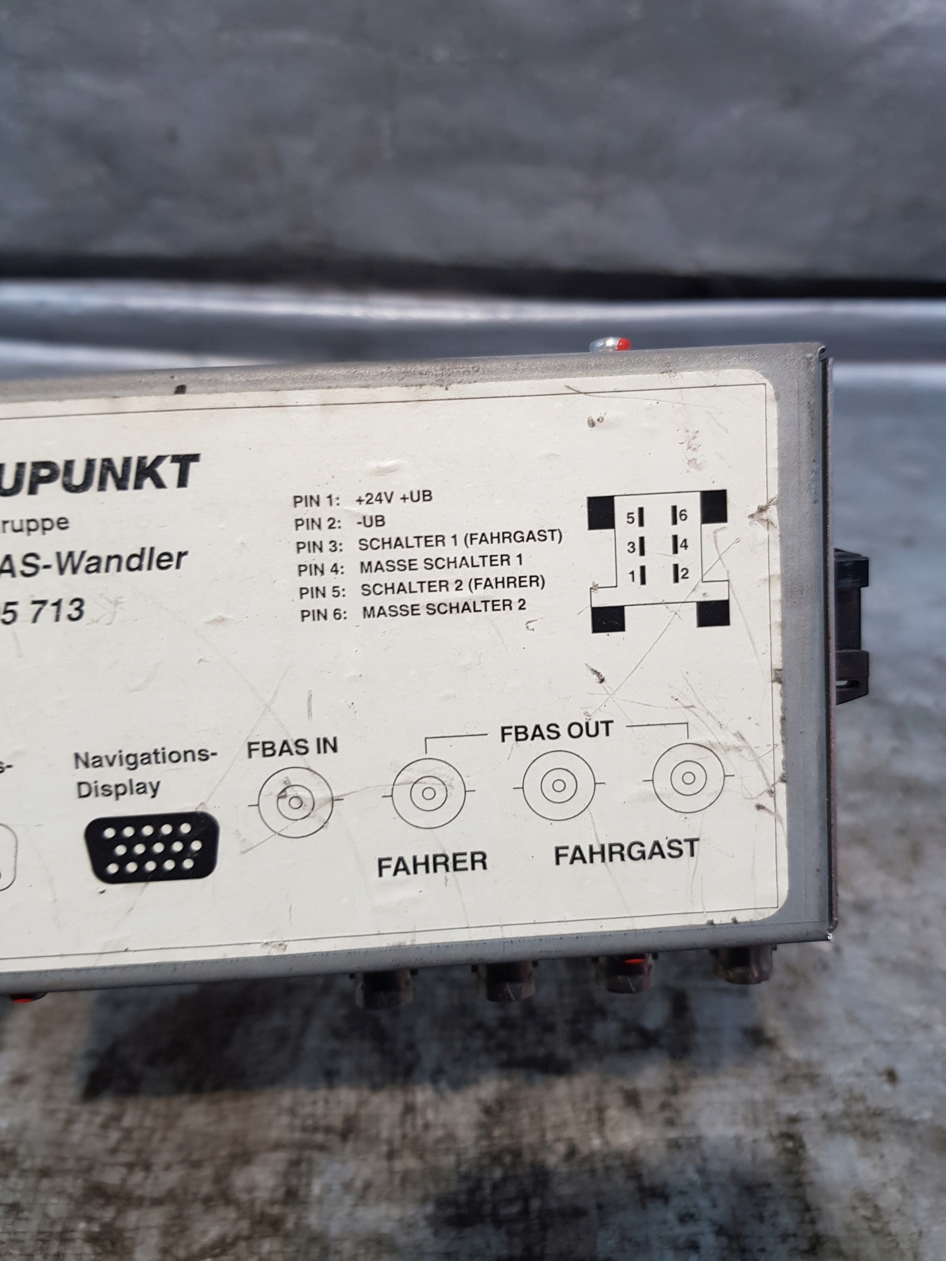 KONWERTER BLAUPUNKT RGB/FBAS RENAULT 7607005713