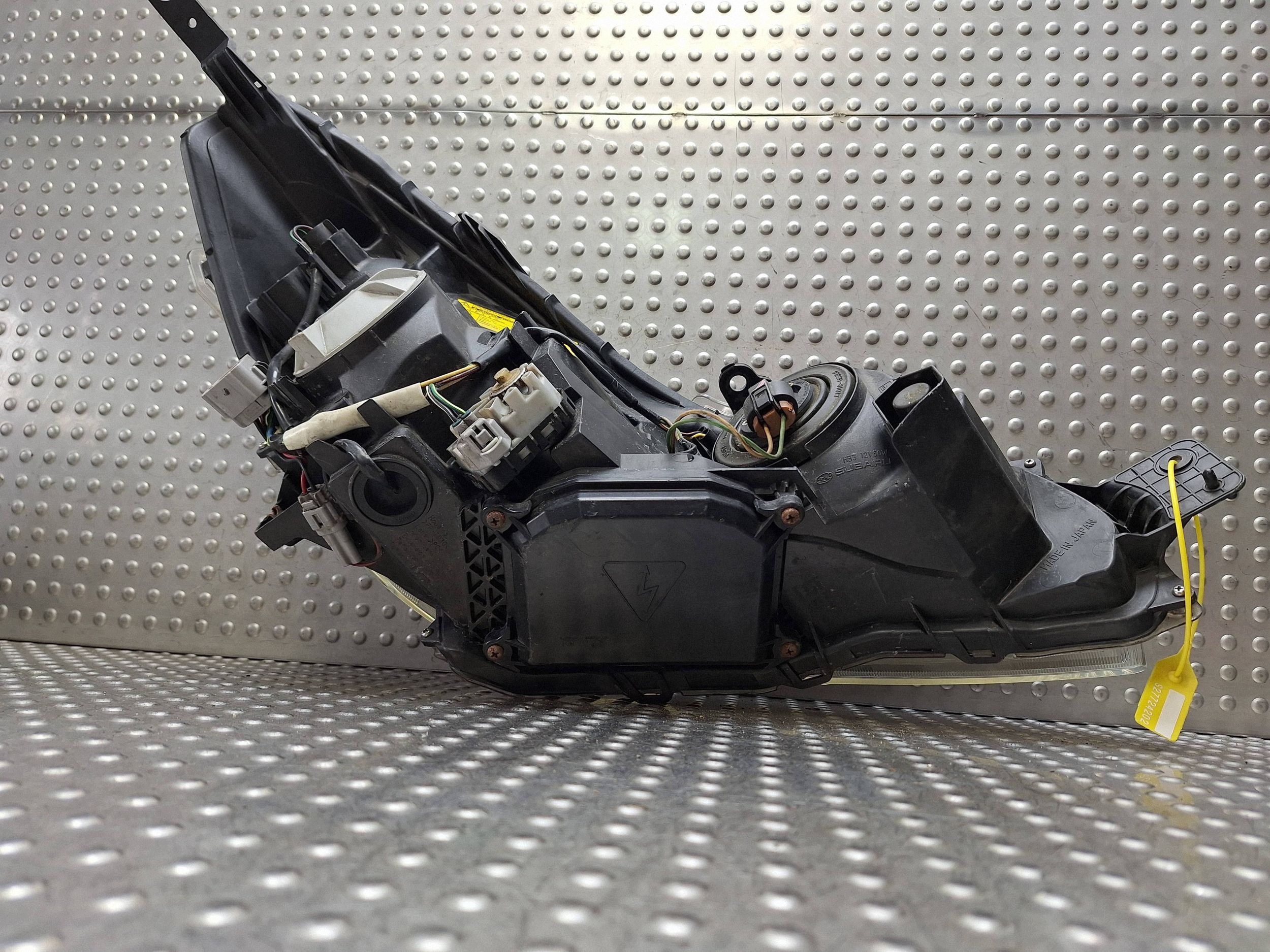 XENON left REFLEKTOR SUBARU LEGACY OUTBACK 09-12 EU