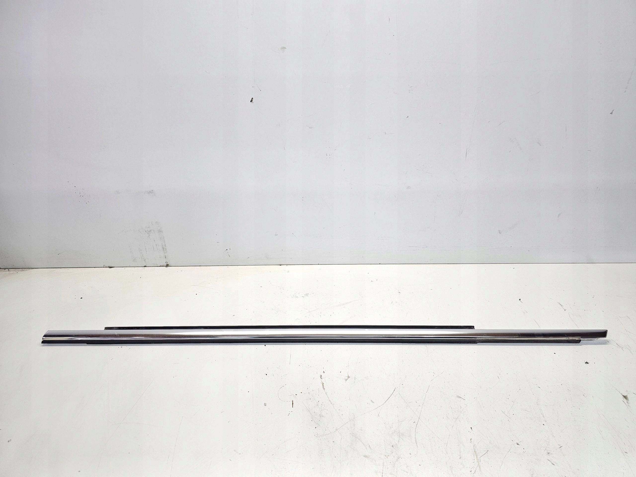 moulding CHROM door AUDI A4 B8 left front 8K0853283H