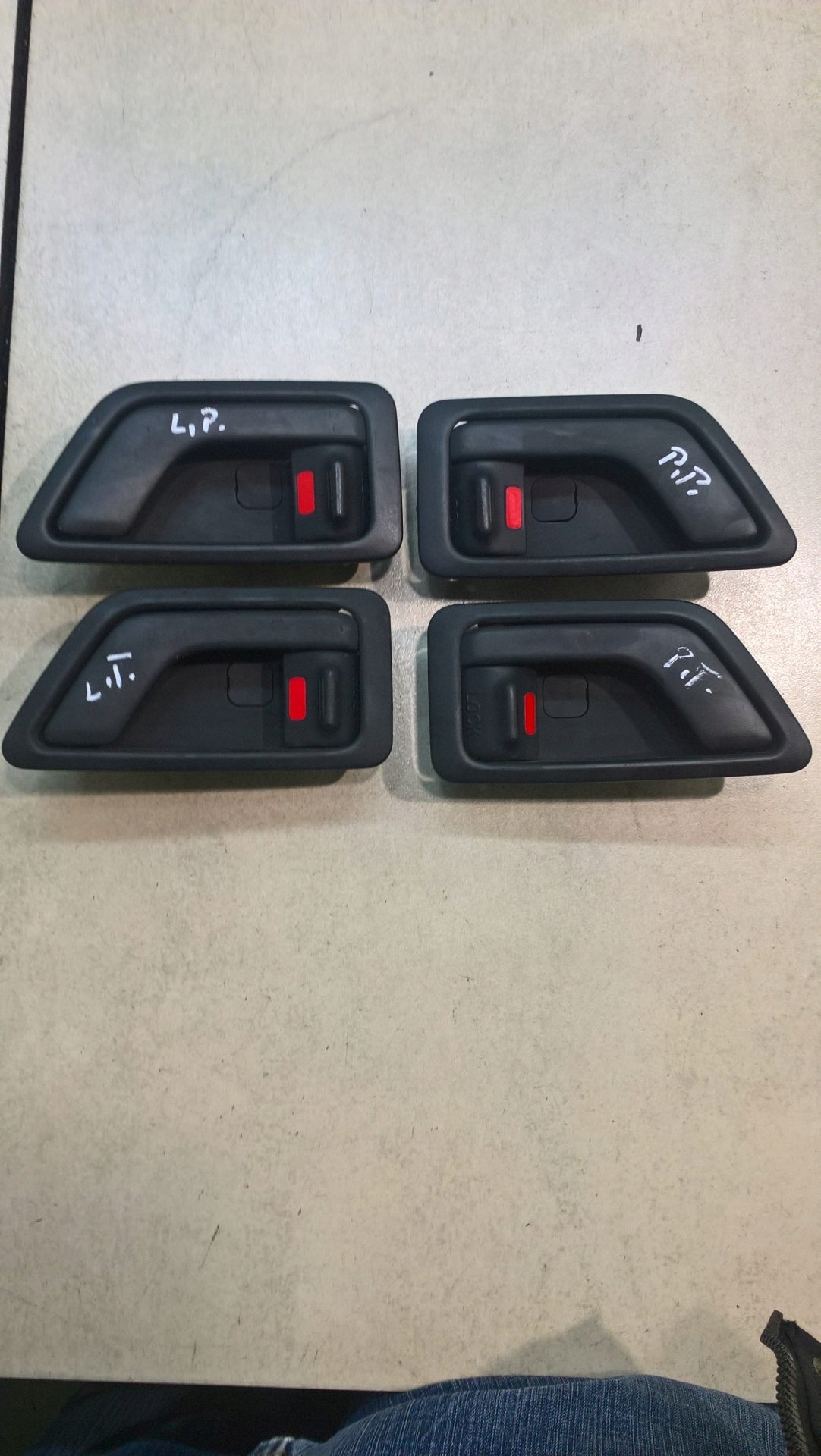 ВНУТРІШНІ ДВЕРНІ РУЧКИ В ЗБОРІ HYUNDAI GETZ 1.5 CRDI