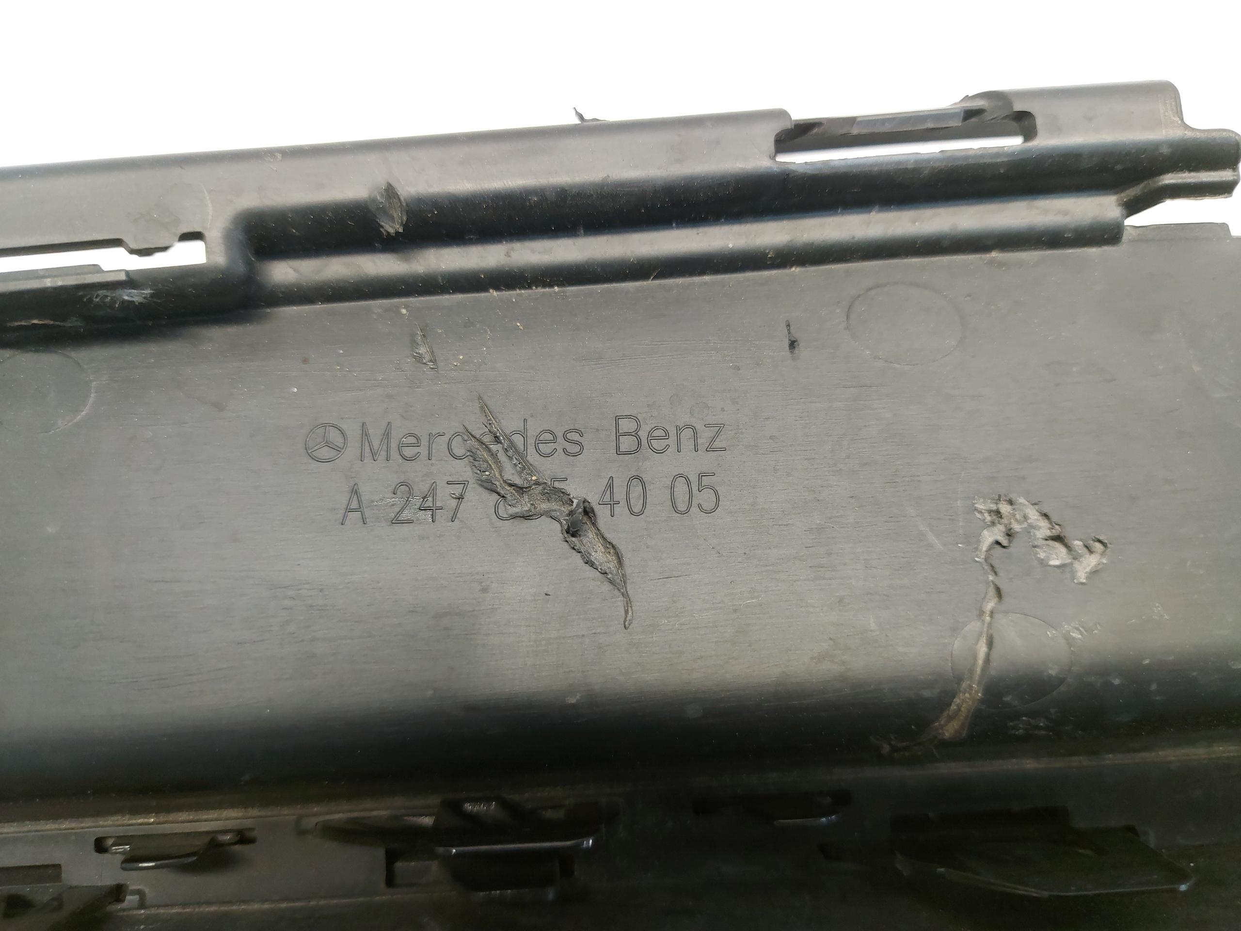 MERCEDES GLA 200 II H247 grid of a bumper front right A2478854005