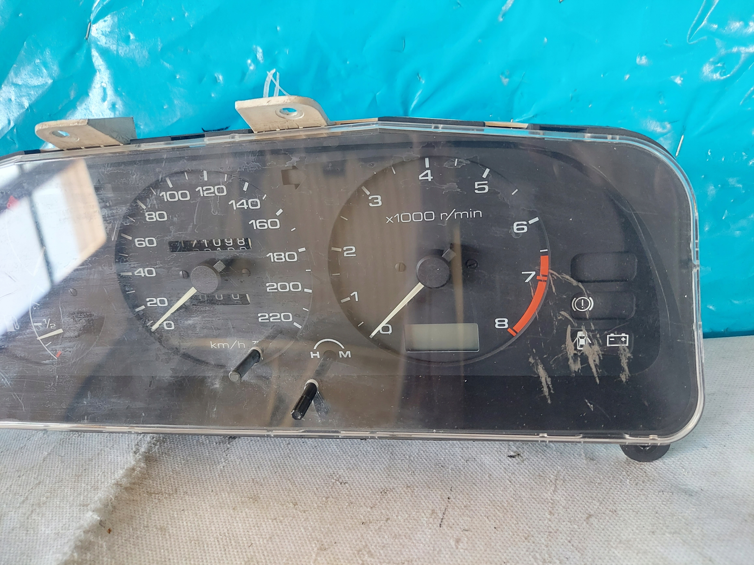 dials clock NISSAN PRIMERA P10 1.6 B 81117661