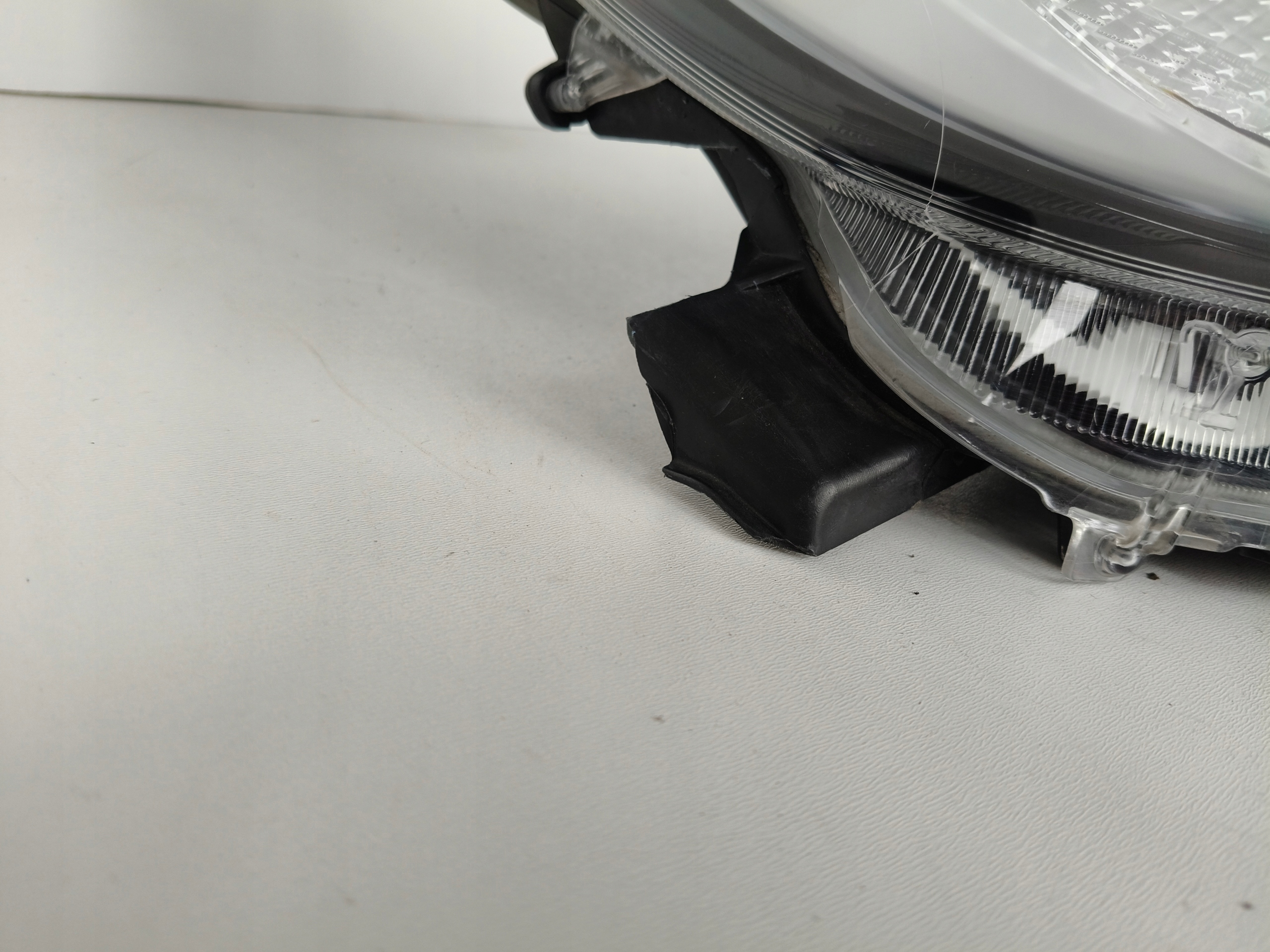 light right REFLEKTOR MAZDA 2 23- TOYOTA YARIS IV 20- FULL LED