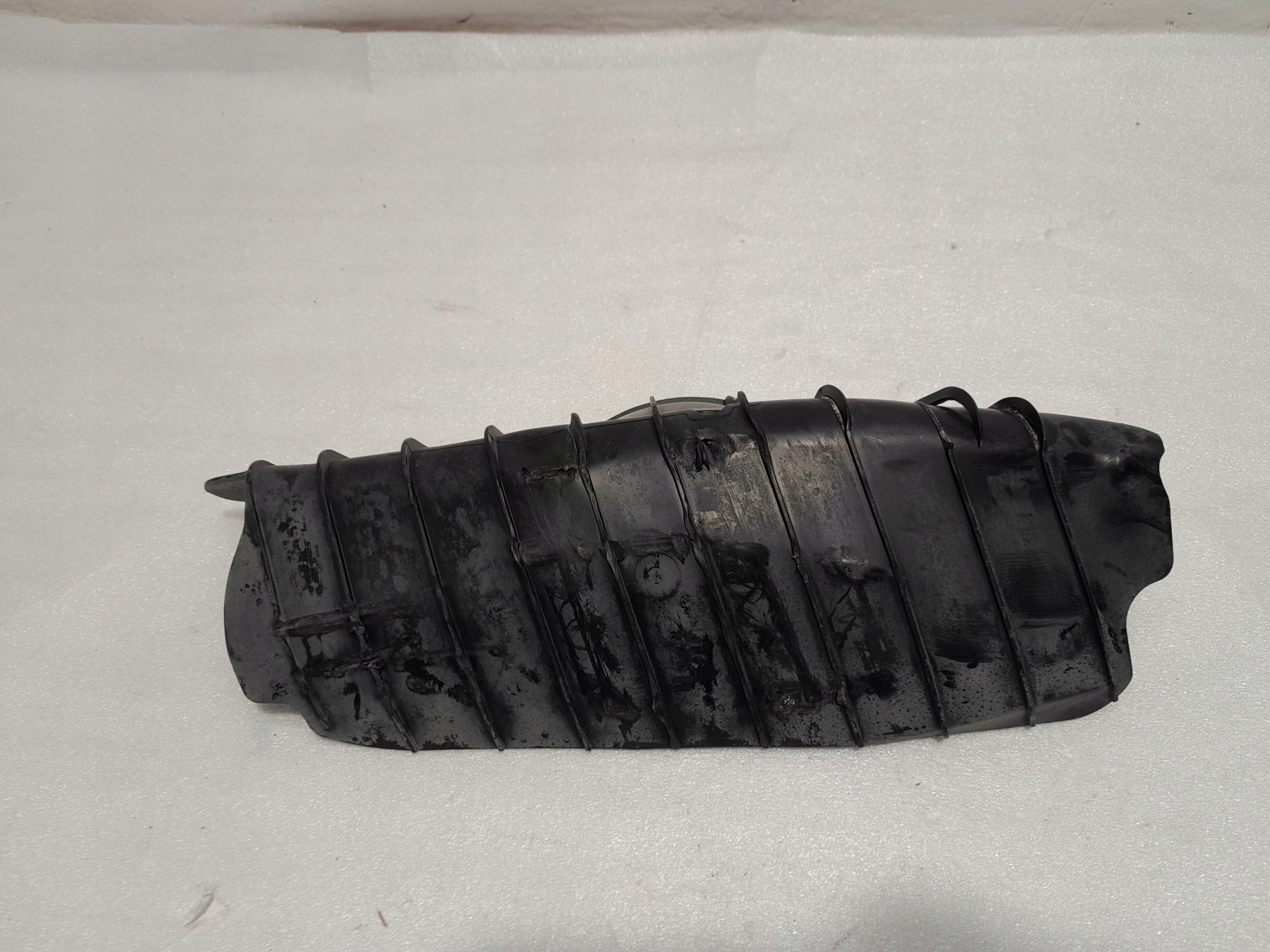 AUDI Q5 80A Blende Abdeckung des Querlenkers rechts heck 80A505416C