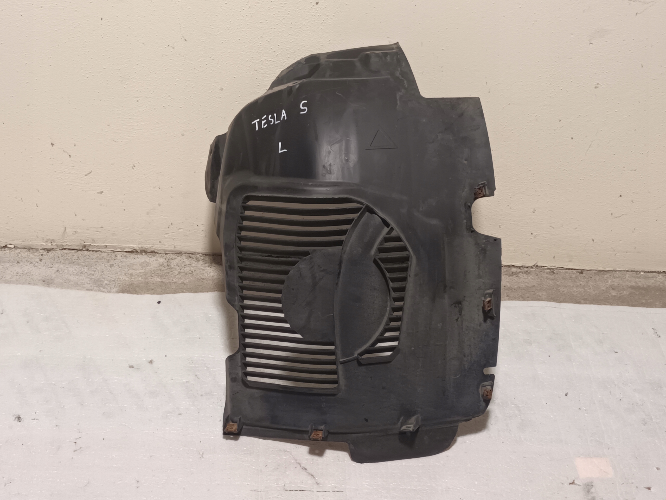 подкрылки переднее левое tesla MODEL S перед левый