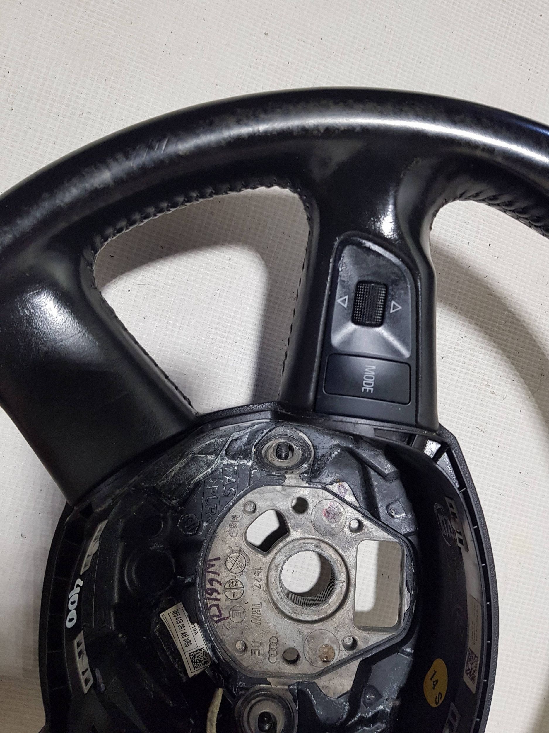 volan Audi Q7 4L A6 C6 A8 D3 A5 8T A4 B7 4F0419091AH