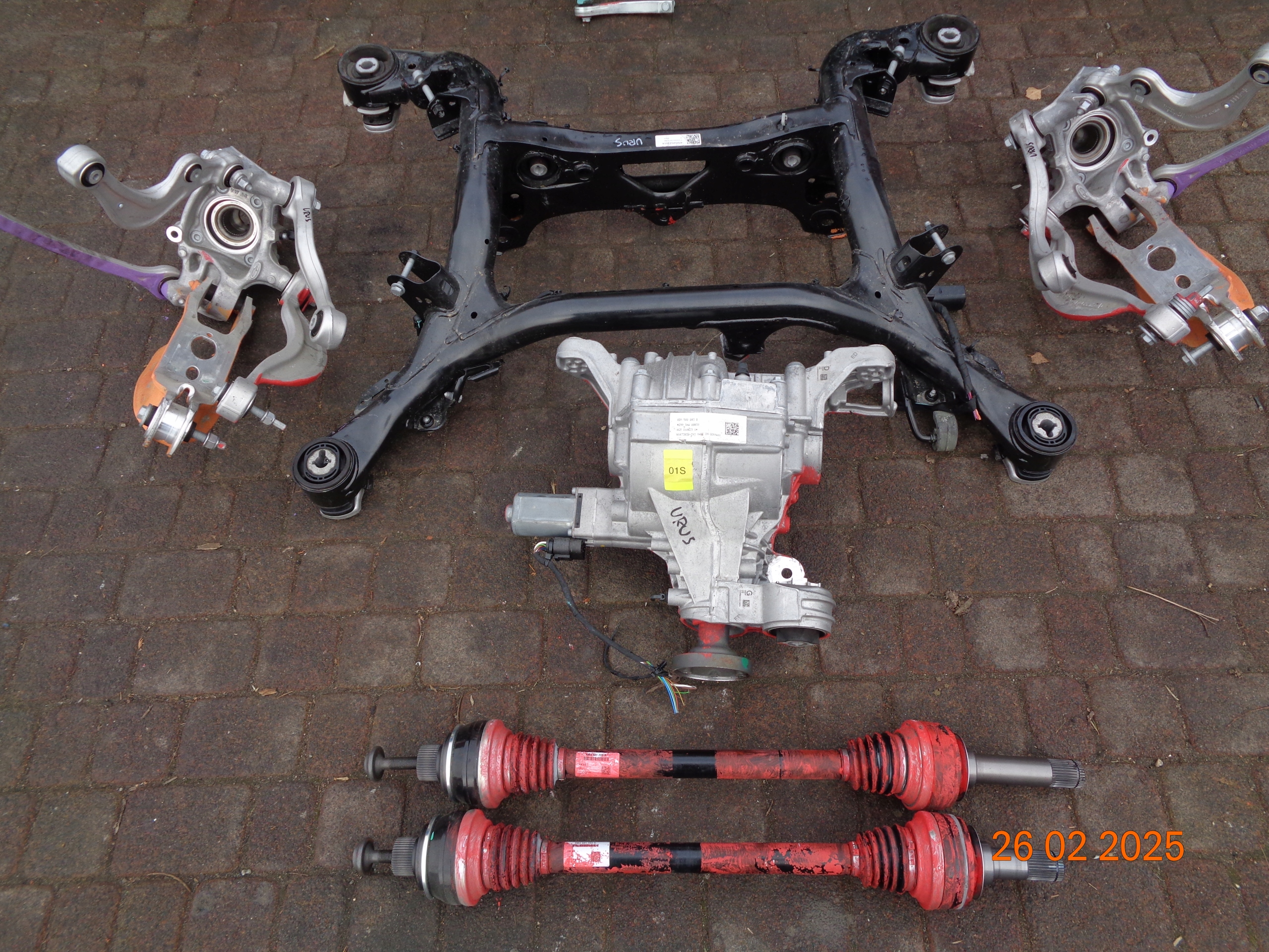 SANKI TYLNE TYŁ OŚ SKRĘTNA AUDI RSQ8 LAMBORGHINI URUS 4M0505235CA .