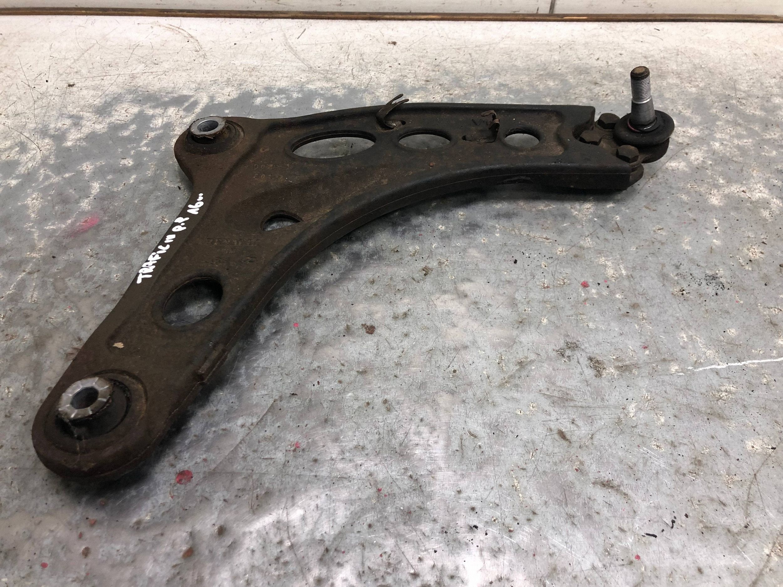 arm right front RENAULT TRAFIC III 8200395034