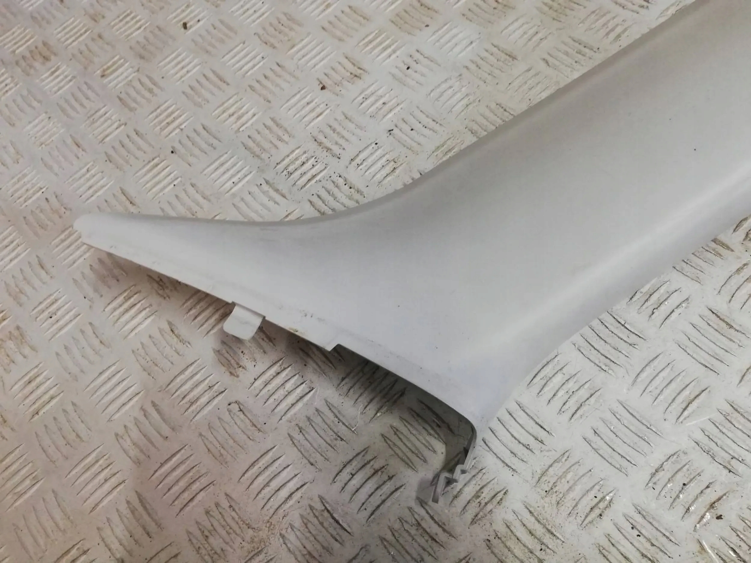 Jeep Renegade OSŁONA SŁUPKA PRAWY PRZÓD Typ samochodu 4x4/SUV