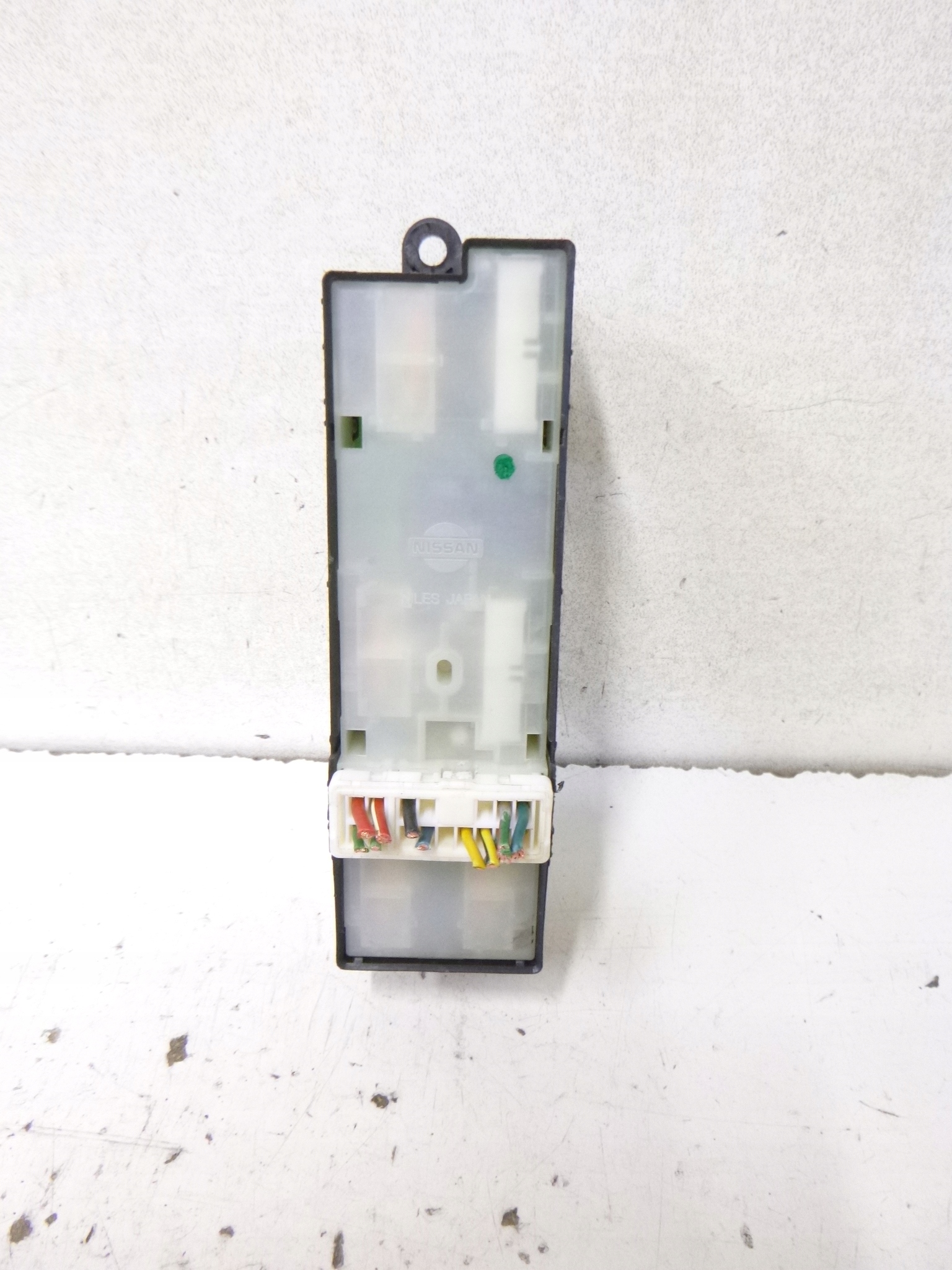 switch panel of the window left Nissan Almera N16 Lift